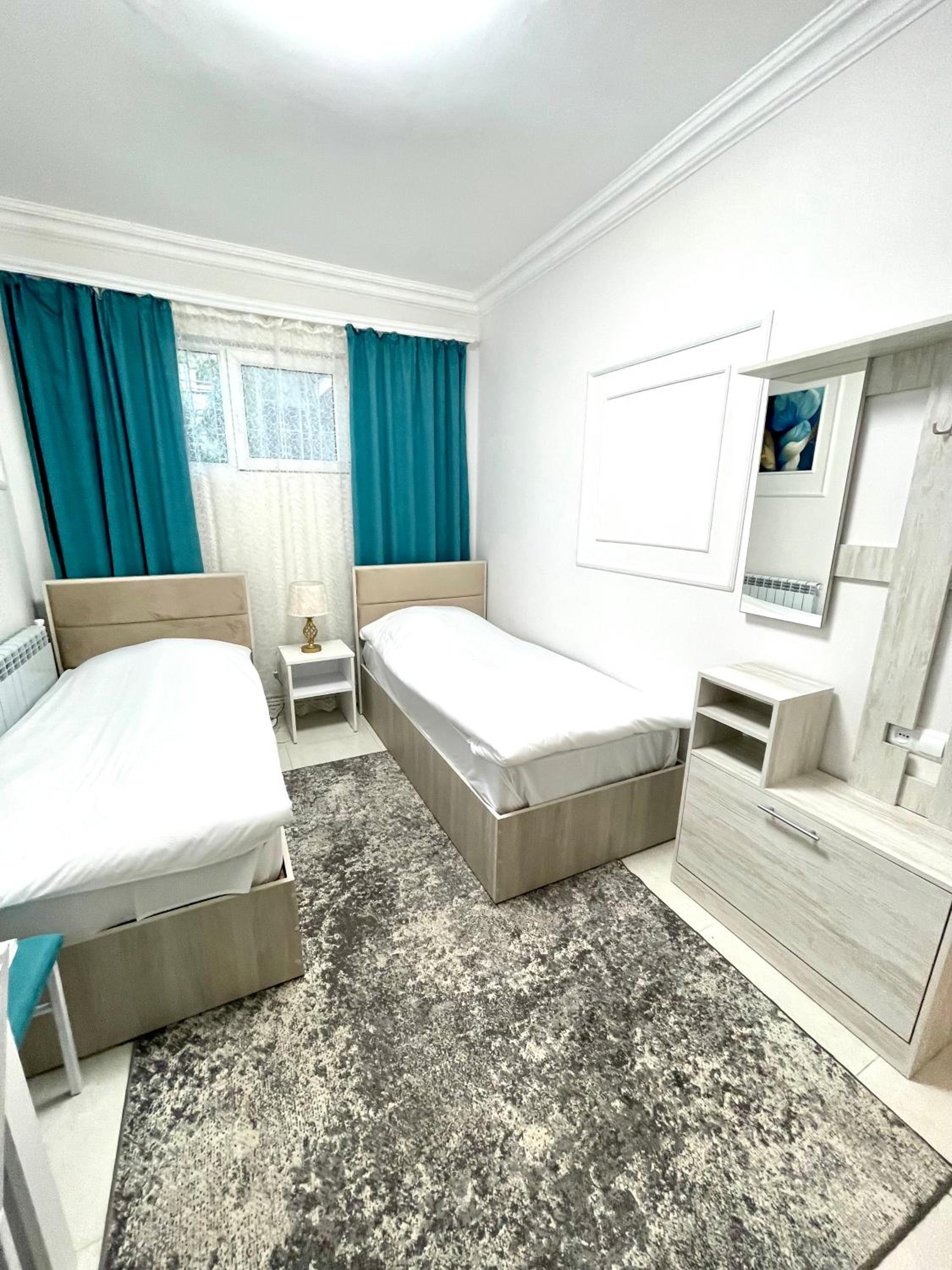 Santorini Hotel & Hostel