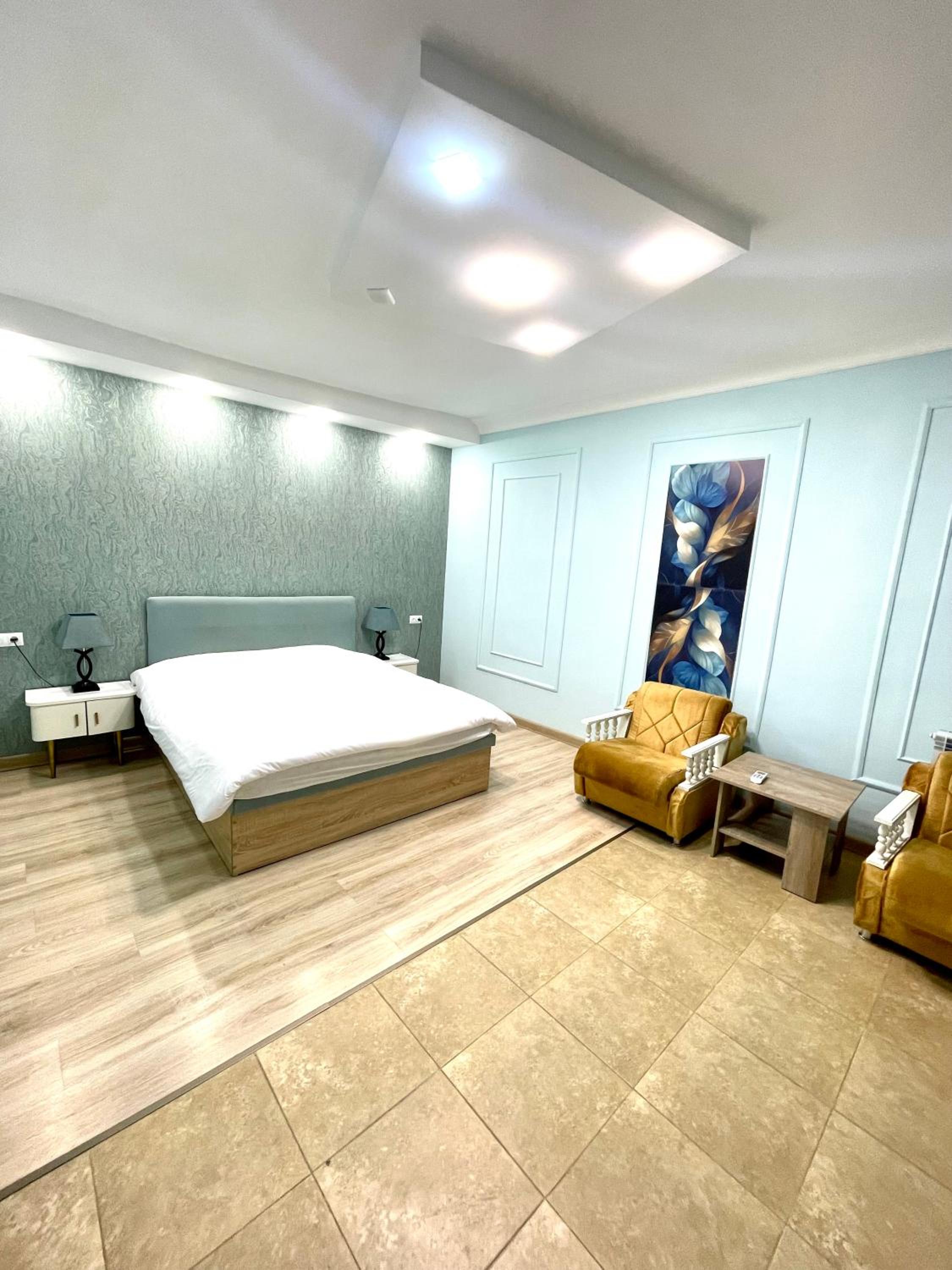 Santorini Hotel & Hostel