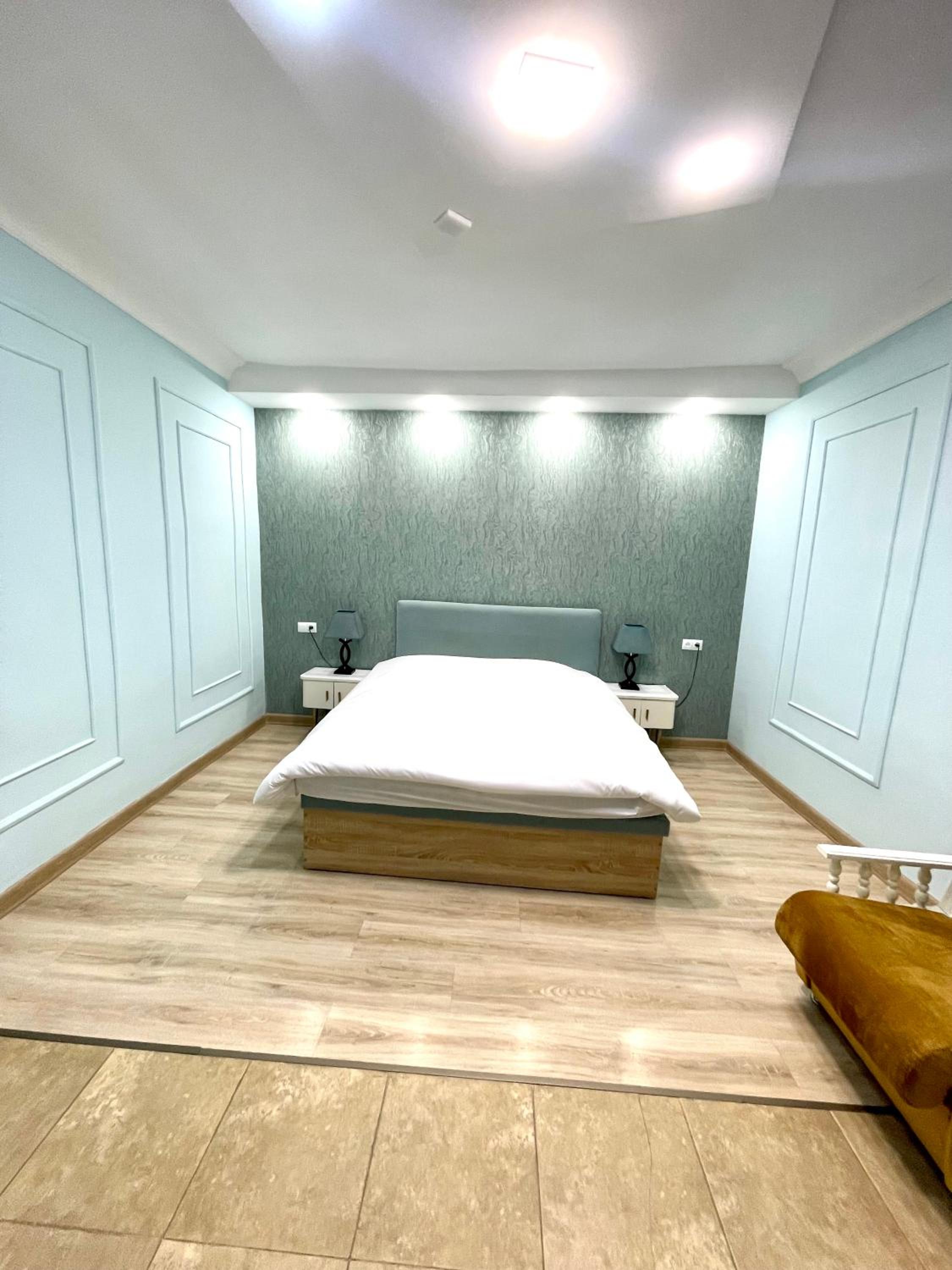 Santorini Hotel & Hostel