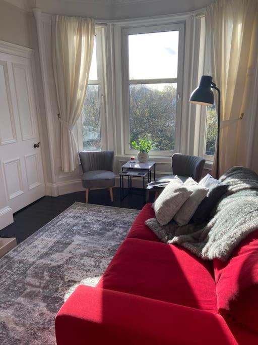 Beautiful traditional top floor flat in the center of Largs view 4