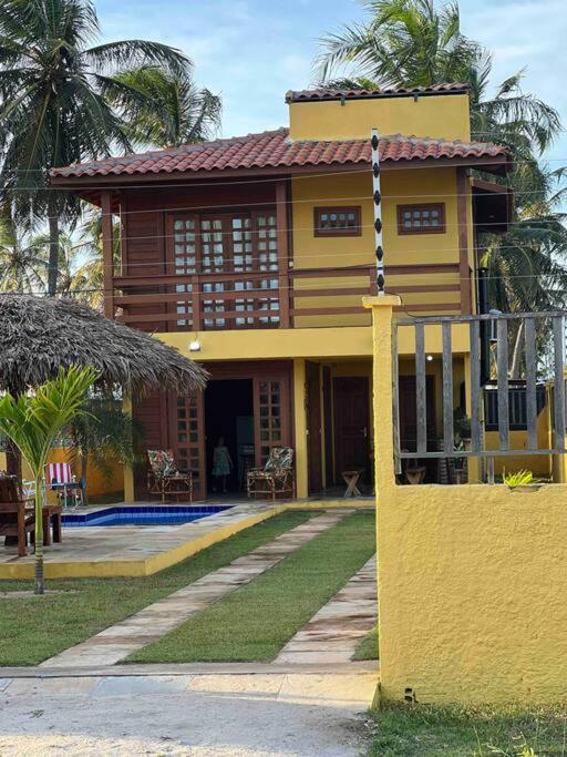 Casa amarela flecheiras