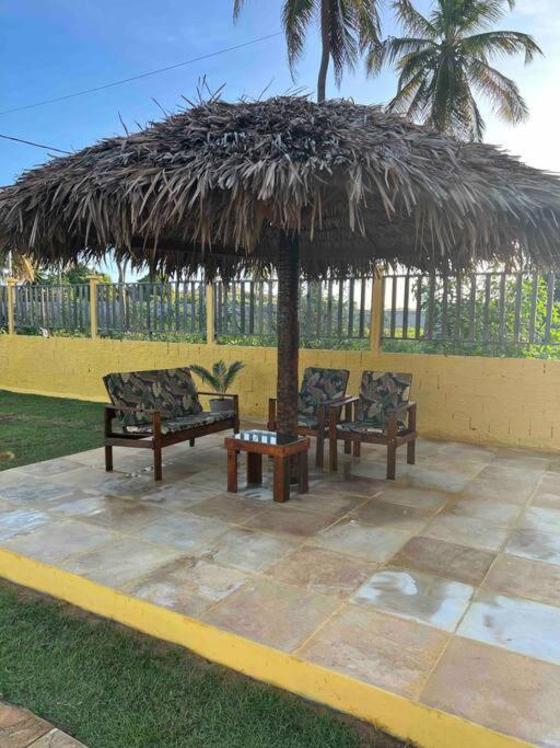 Casa amarela flecheiras
