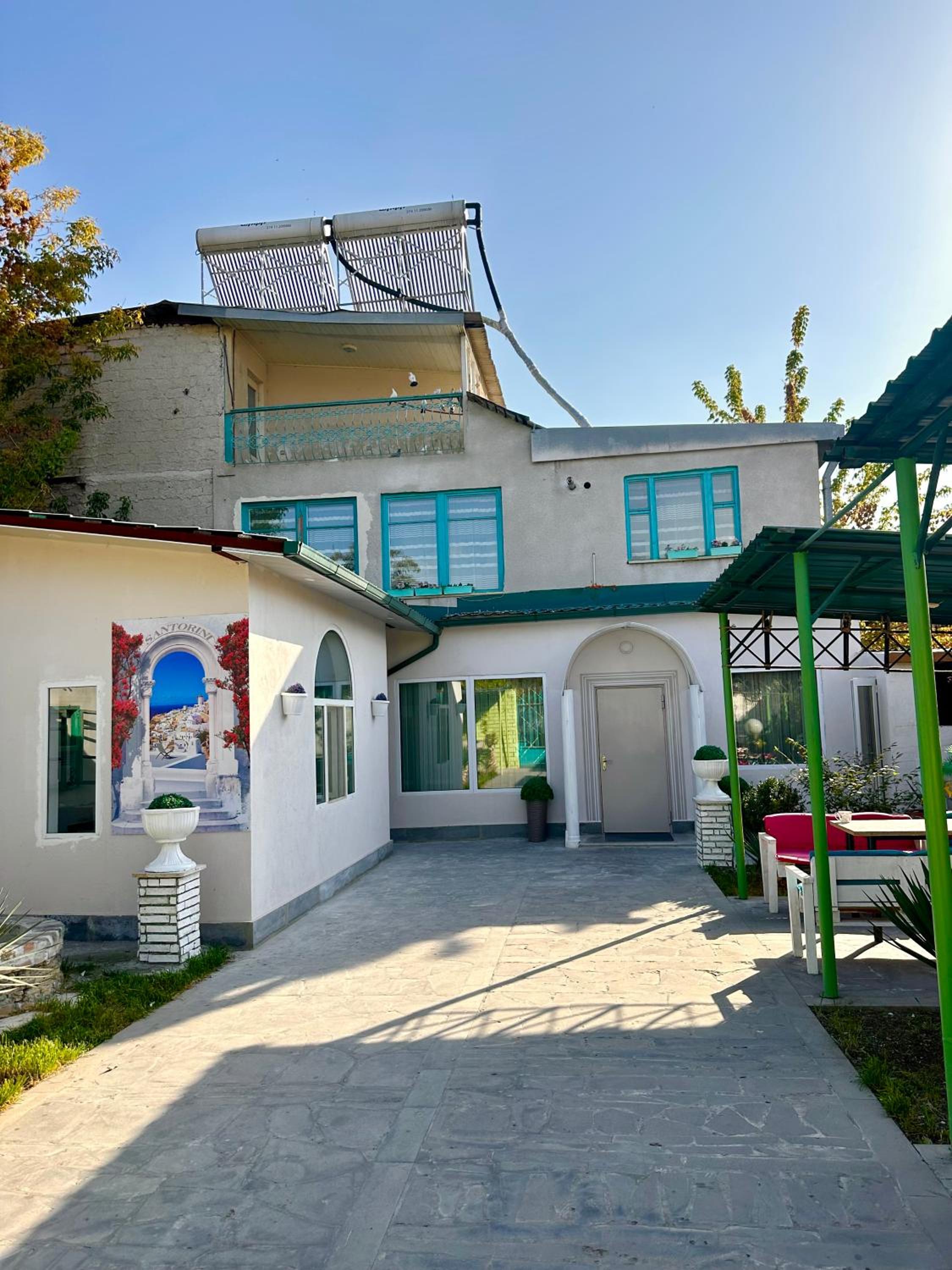 Santorini Hotel & Hostel