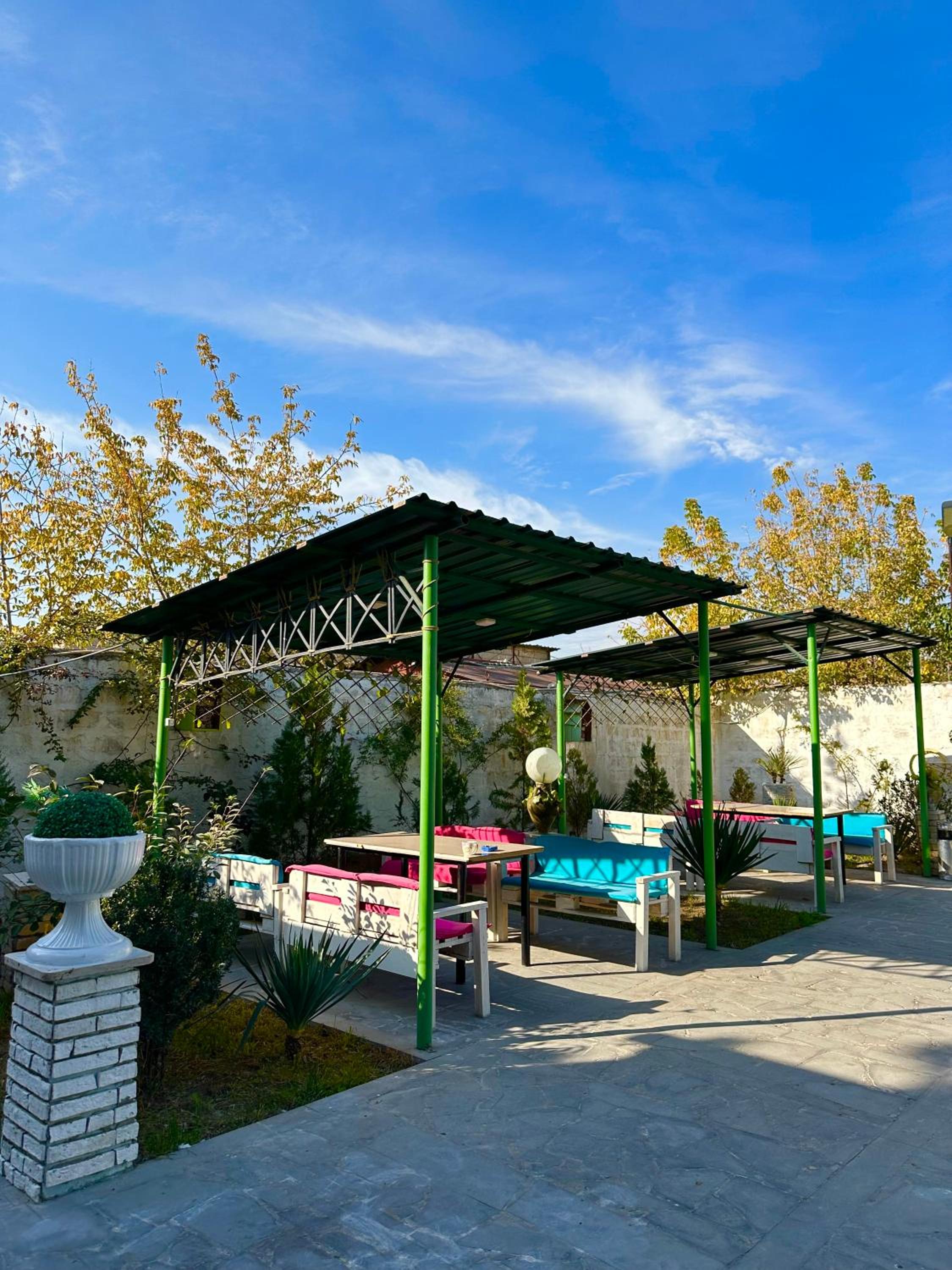 Santorini Hotel & Hostel