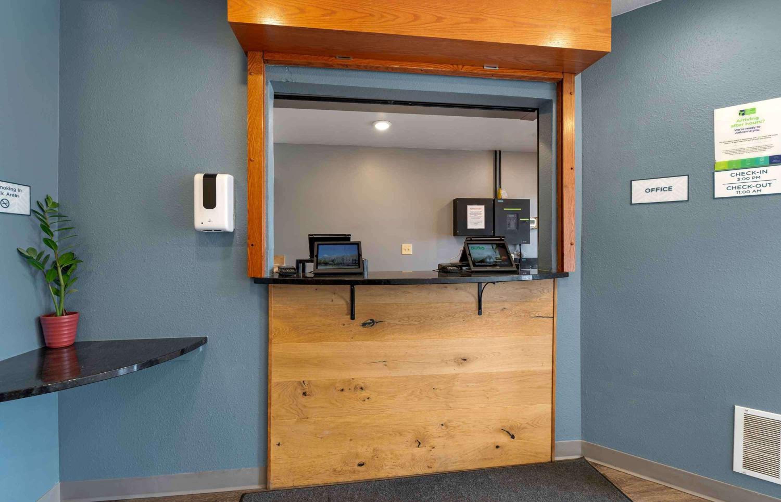 Studio 6 Extended Stay Cincinnati Sharonville OH