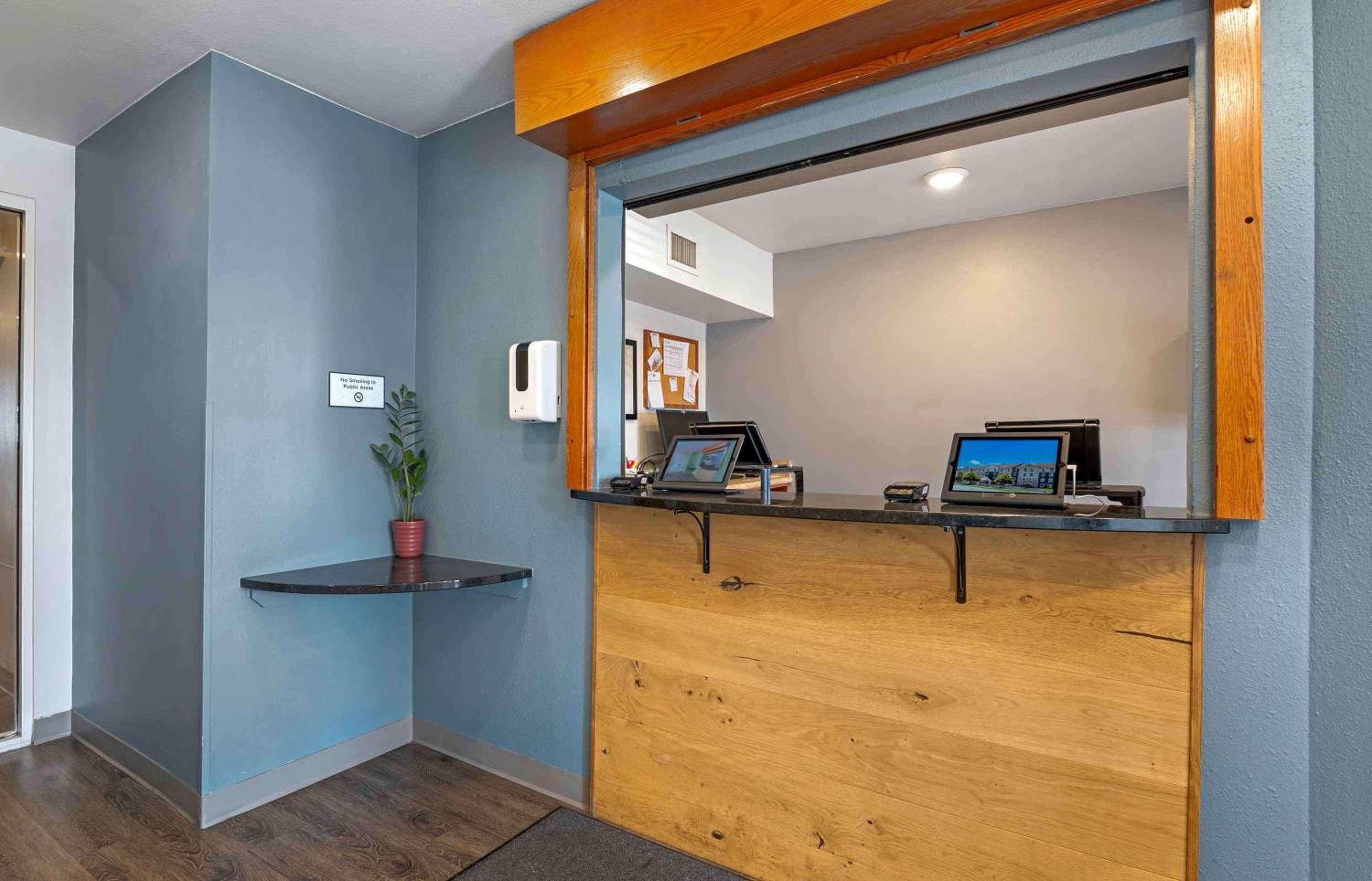 Studio 6 Extended Stay Cincinnati Sharonville OH