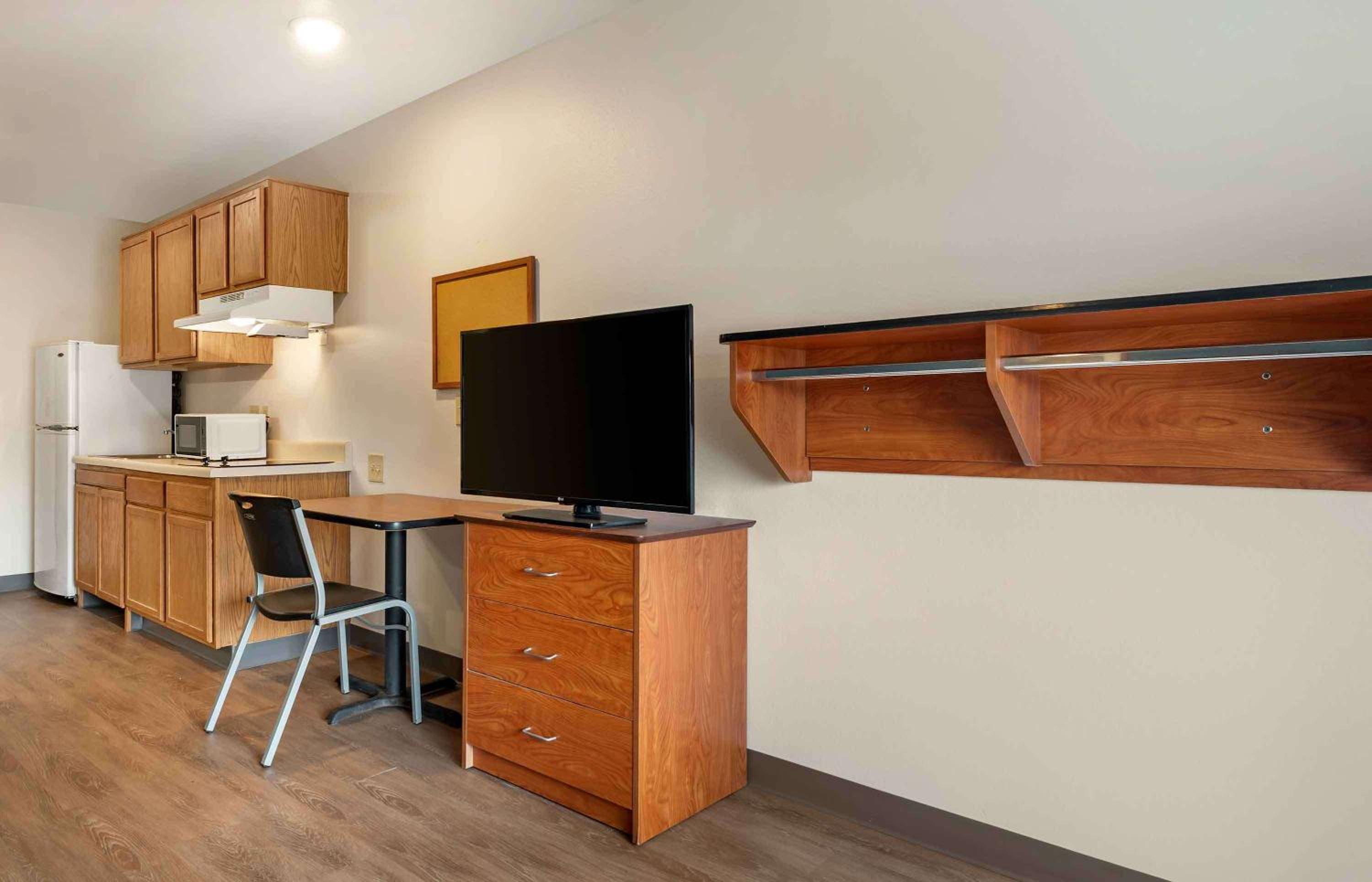 Studio 6 Extended Stay Cincinnati Sharonville OH