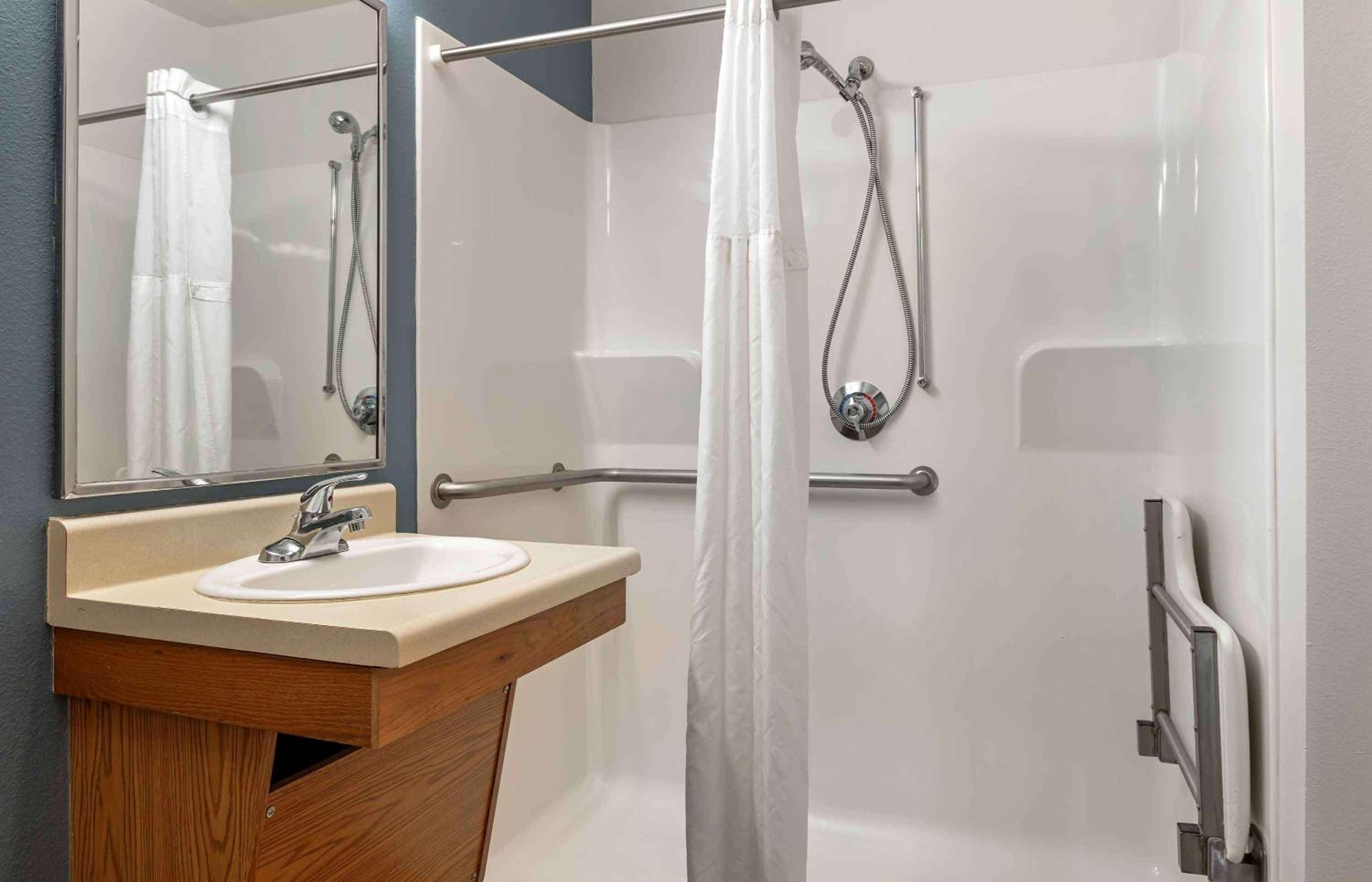 Studio 6 Extended Stay Cincinnati Sharonville OH