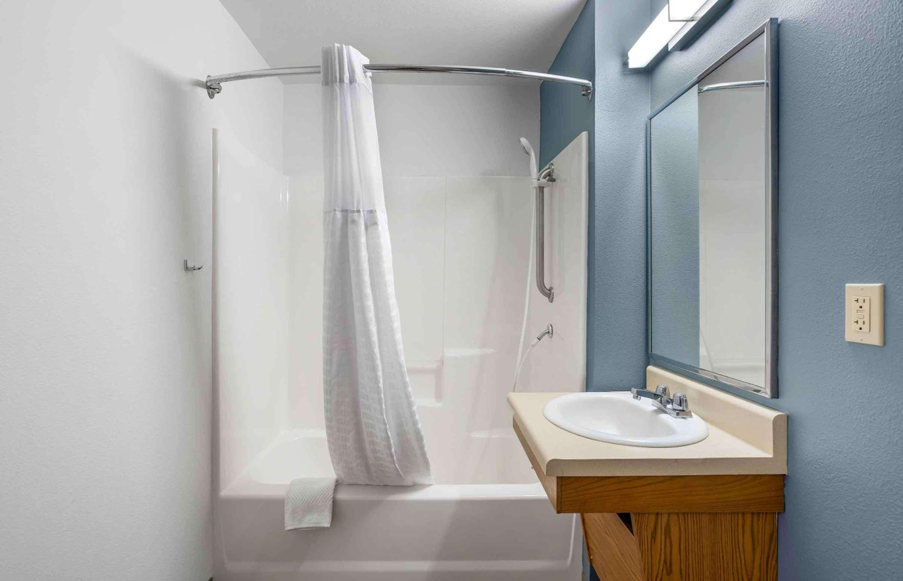 Studio 6 Extended Stay Cincinnati Sharonville OH