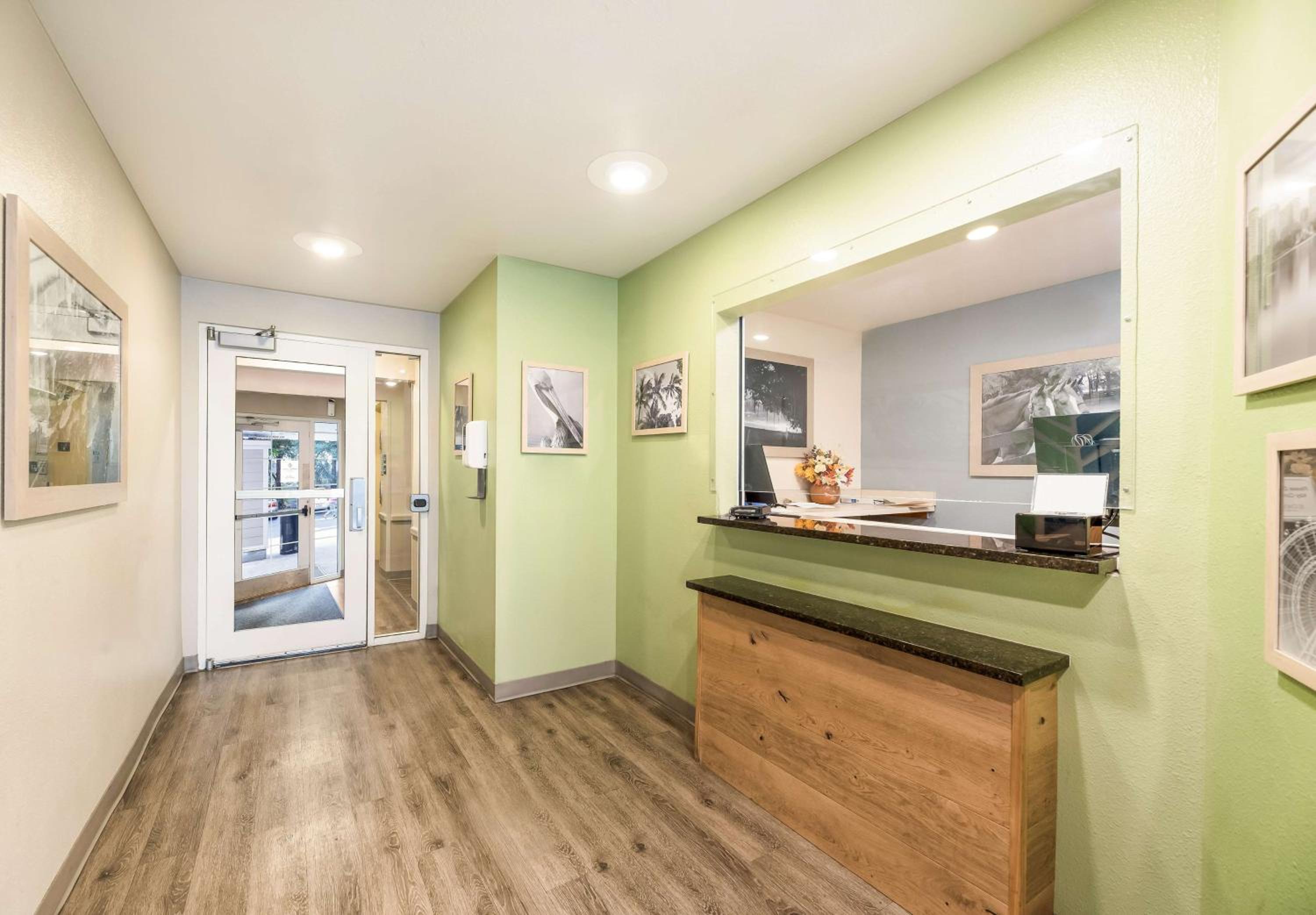 Ocala Vacations - Extended Stay America Select Suites - Ocala - Property Image 2