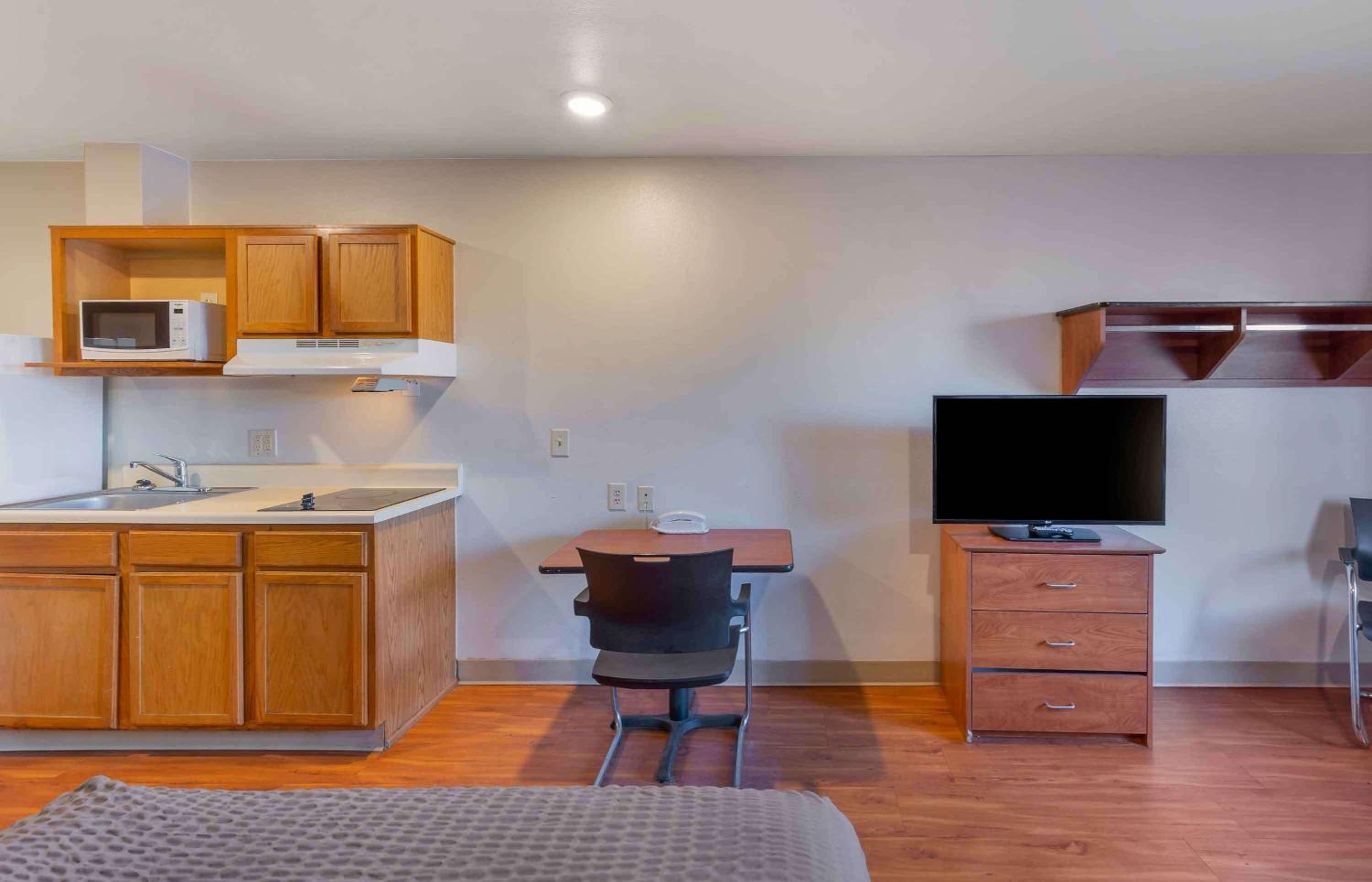 Fayetteville Vacations - Extended Stay America Select Suites - Fayetteville - Fort Bragg - Property Image 31