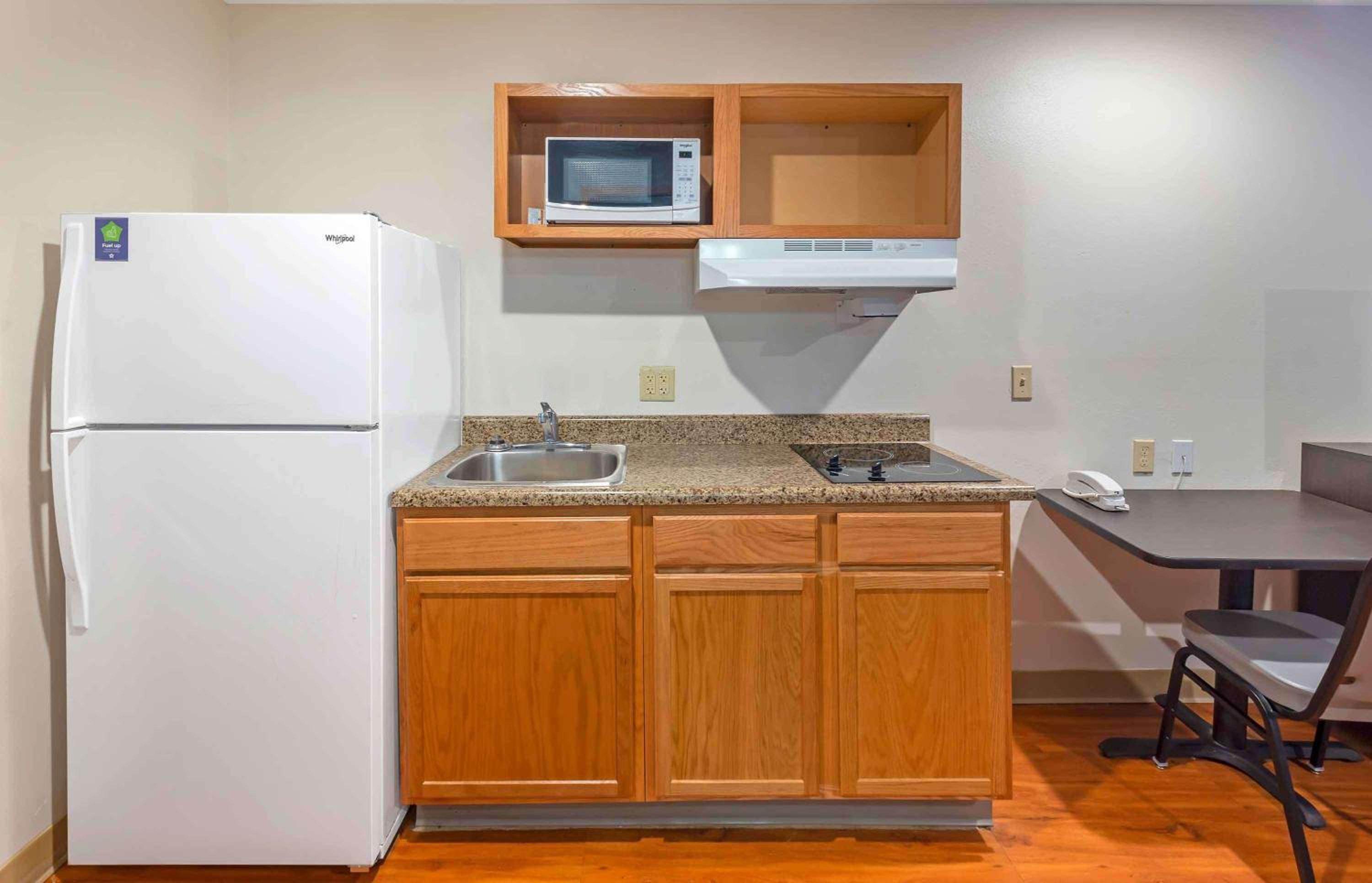 Fayetteville Vacations - Extended Stay America Select Suites - Fayetteville - Fort Bragg - Property Image 37
