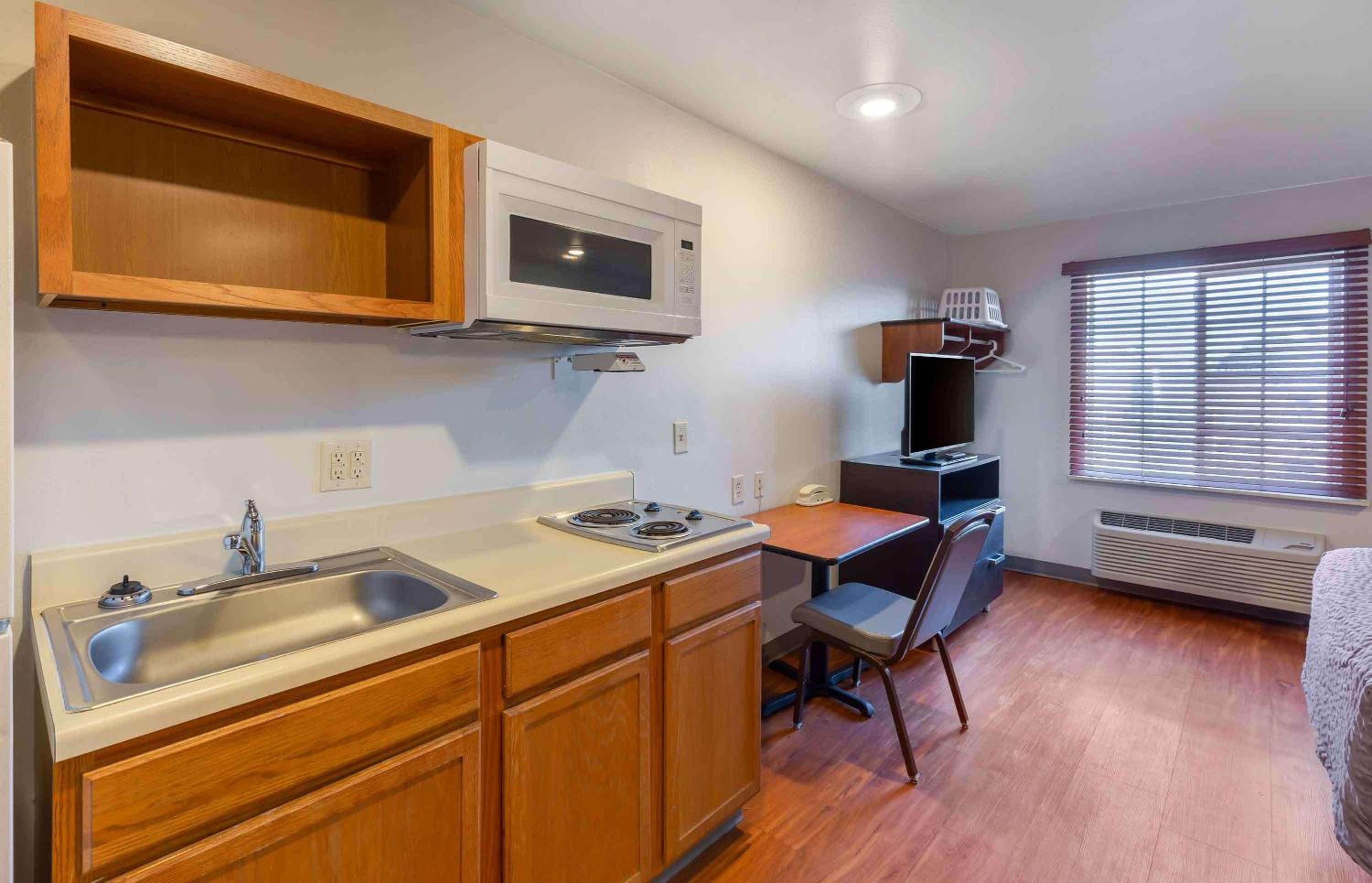 Fayetteville Vacations - Extended Stay America Select Suites - Fayetteville - Fort Bragg - Property Image 41