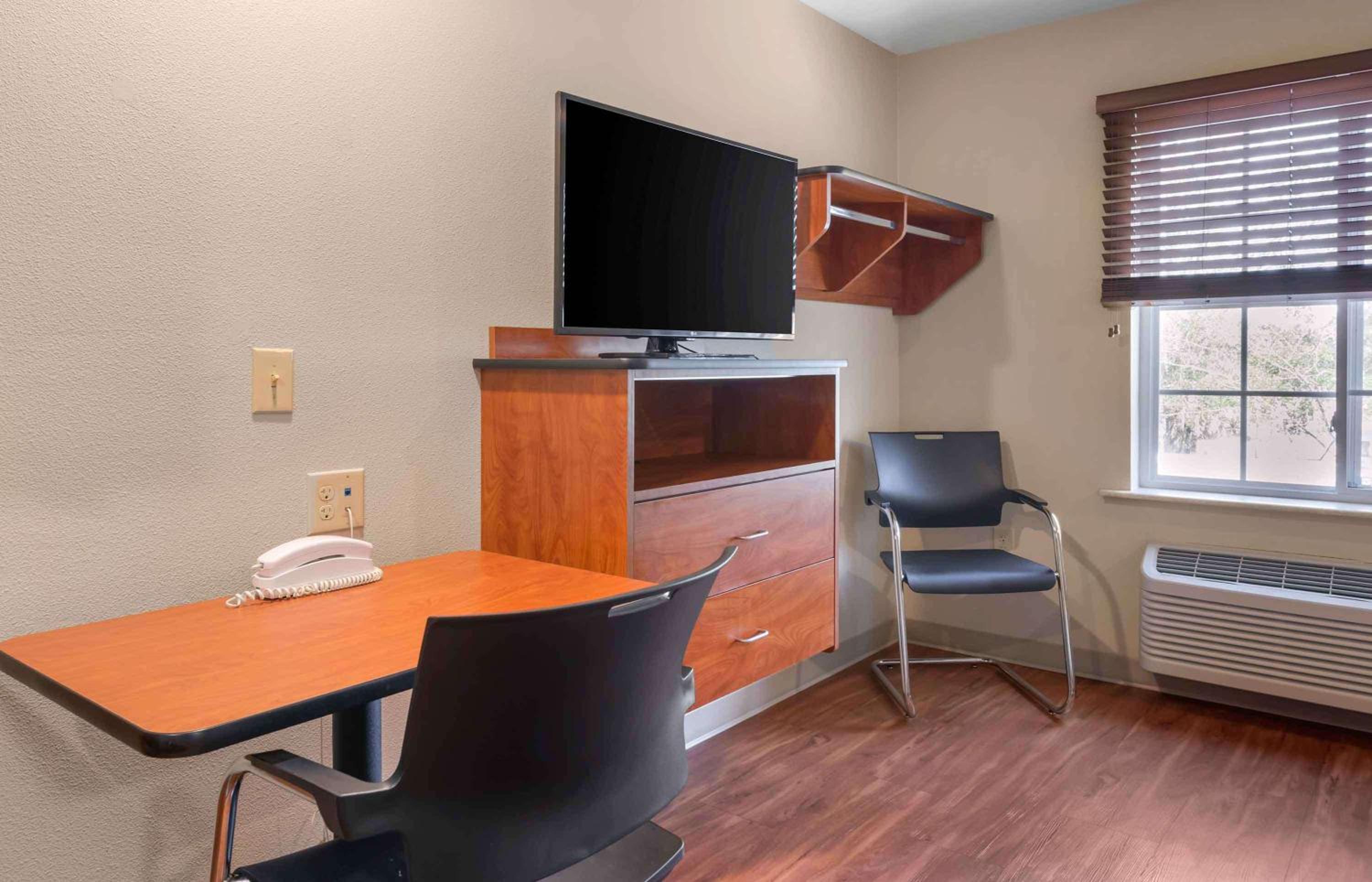 Fayetteville Vacations - Extended Stay America Select Suites - Fayetteville - Fort Bragg - Property Image 44