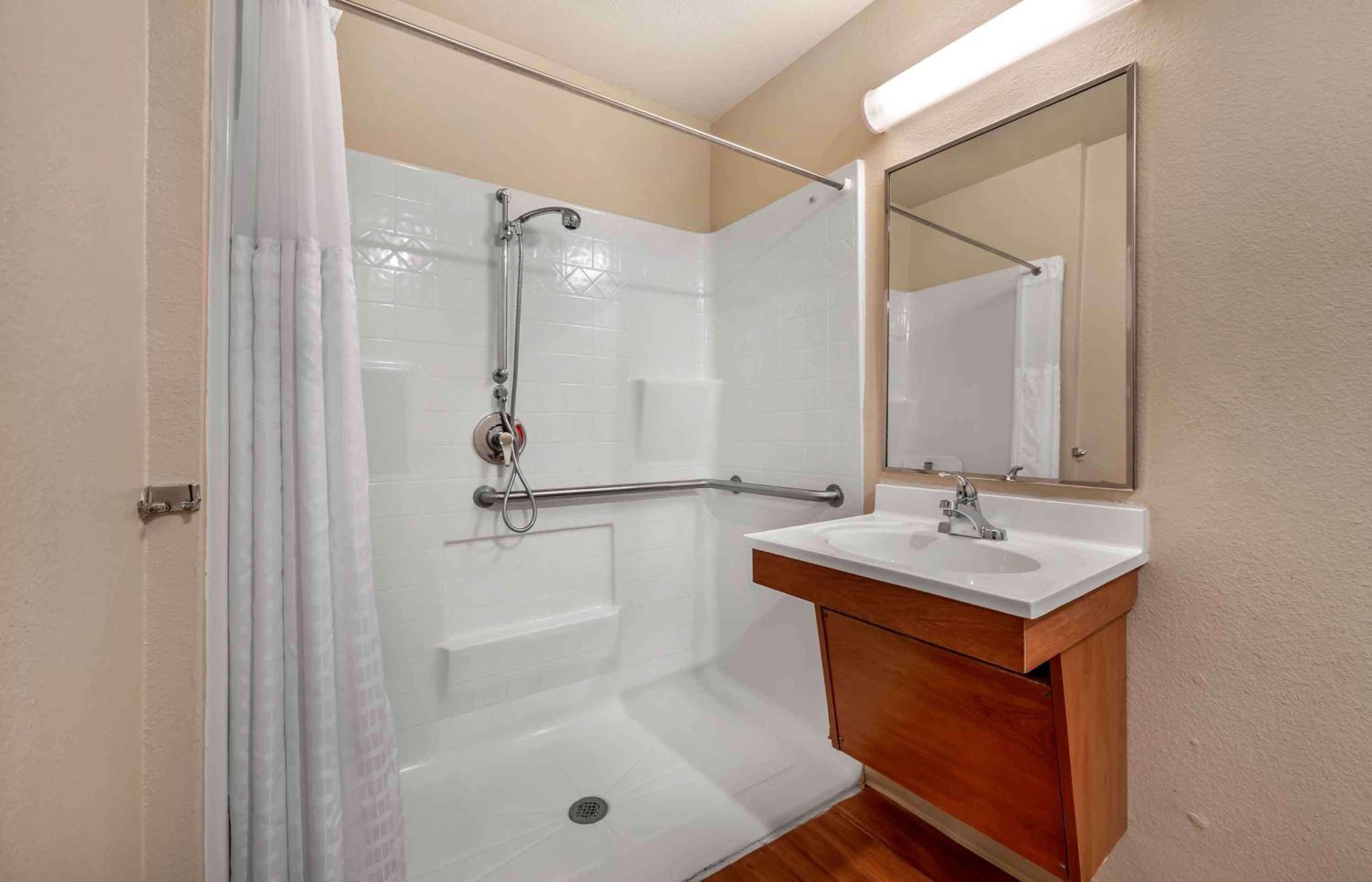 Fayetteville Vacations - Extended Stay America Select Suites - Fayetteville - Fort Bragg - Property Image 13