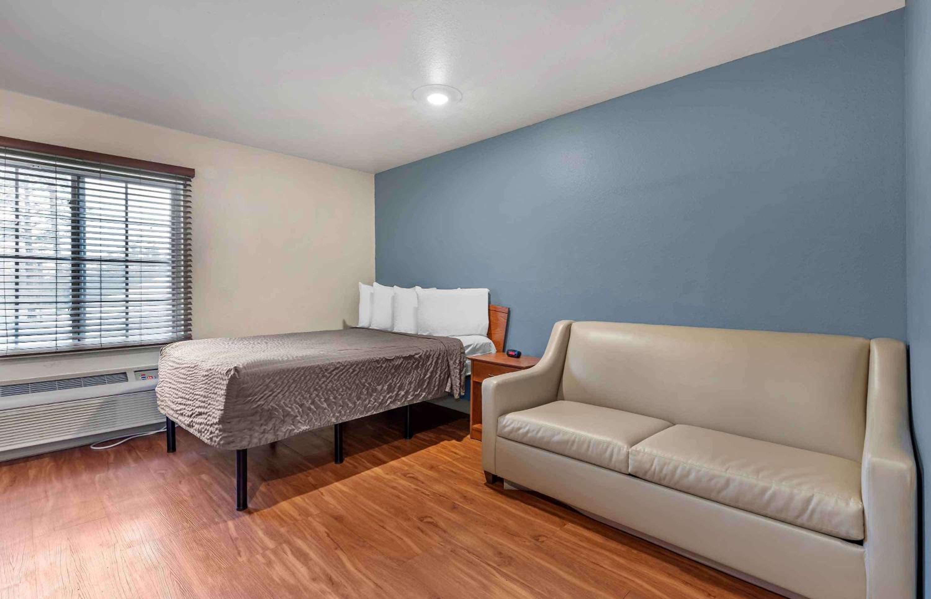 Studio 6 Extended Stay Shreveport Airport LA