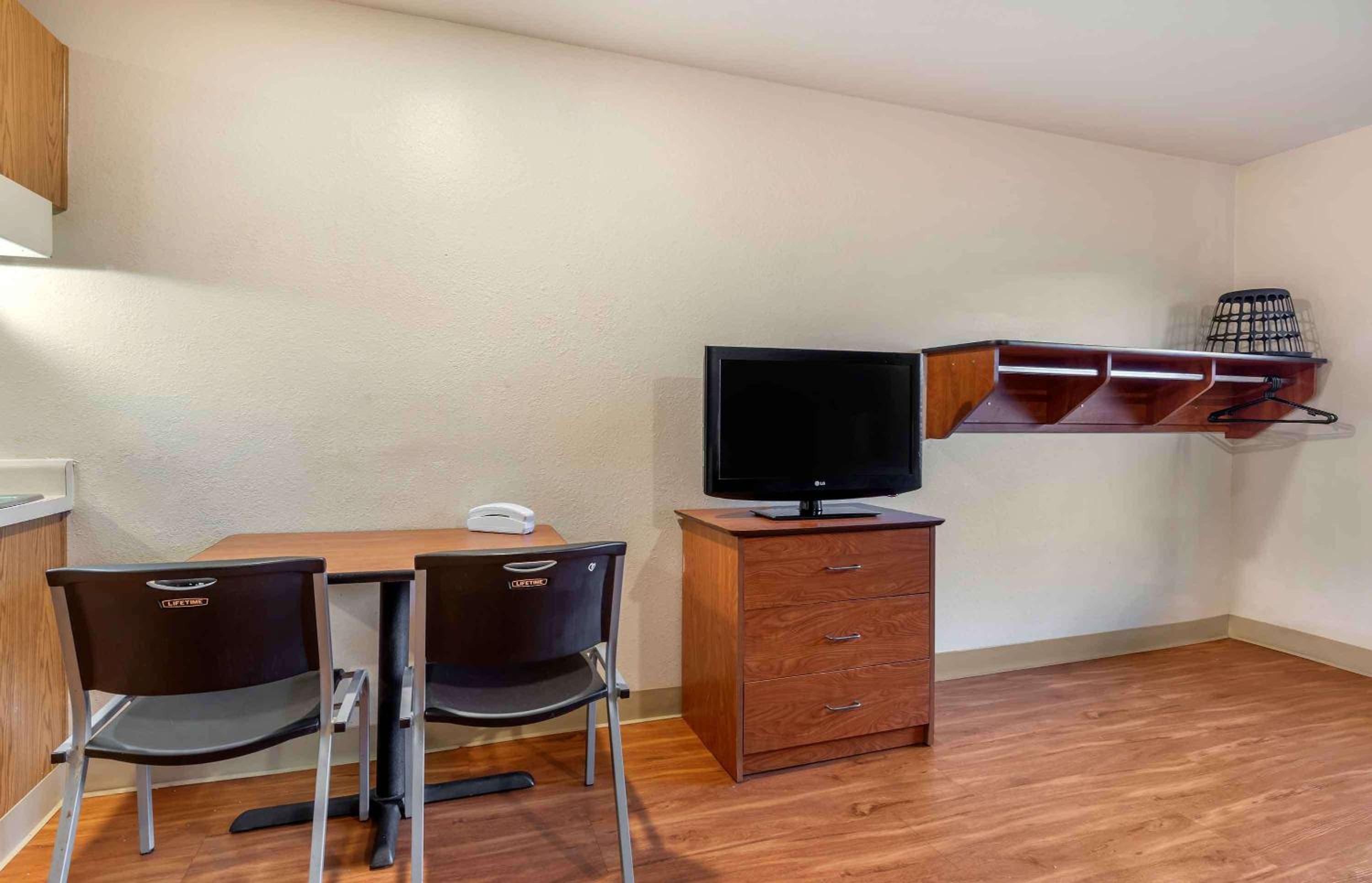 Studio 6 Extended Stay Shreveport Airport LA