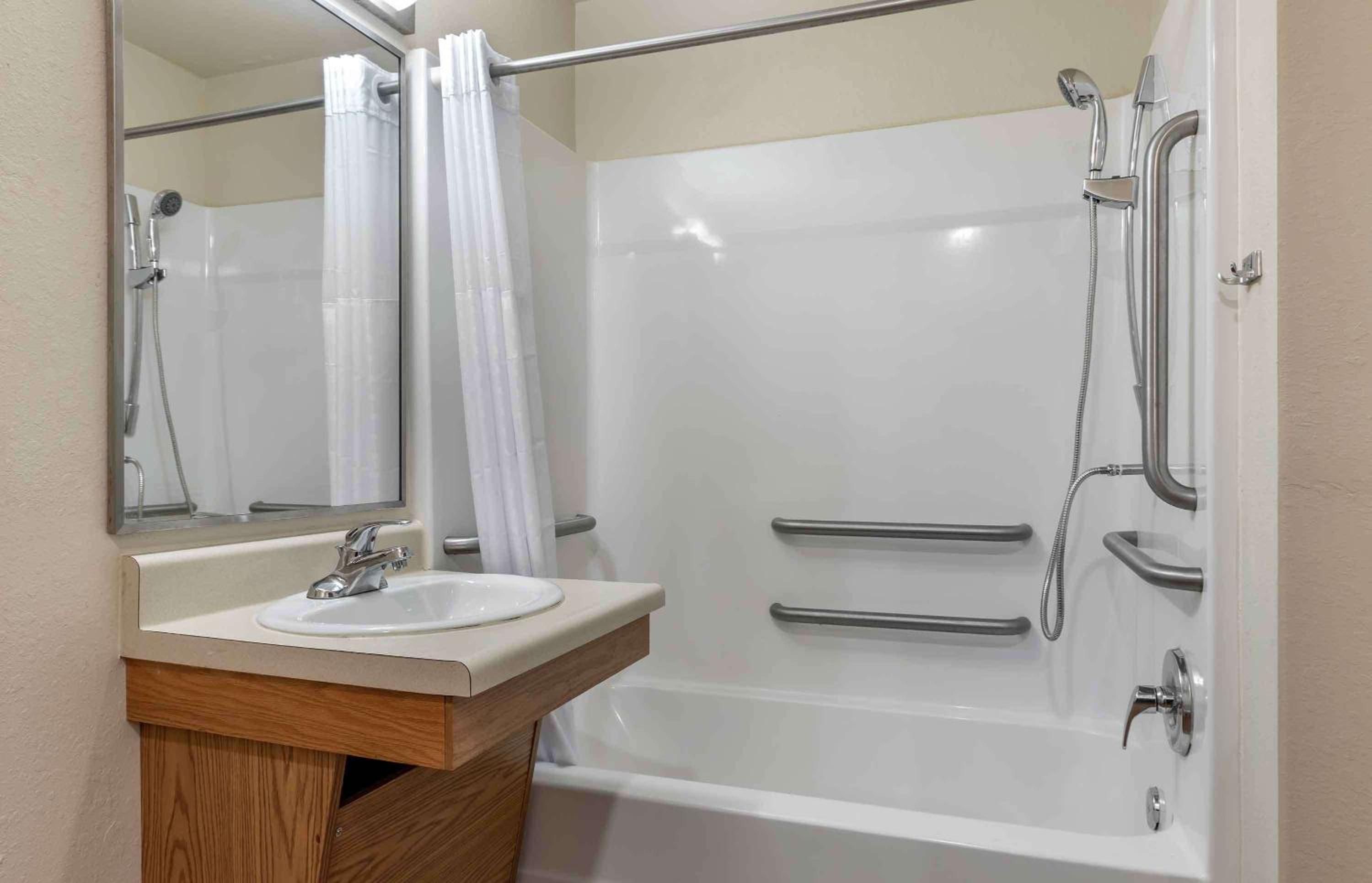 Studio 6 Extended Stay Shreveport Airport LA