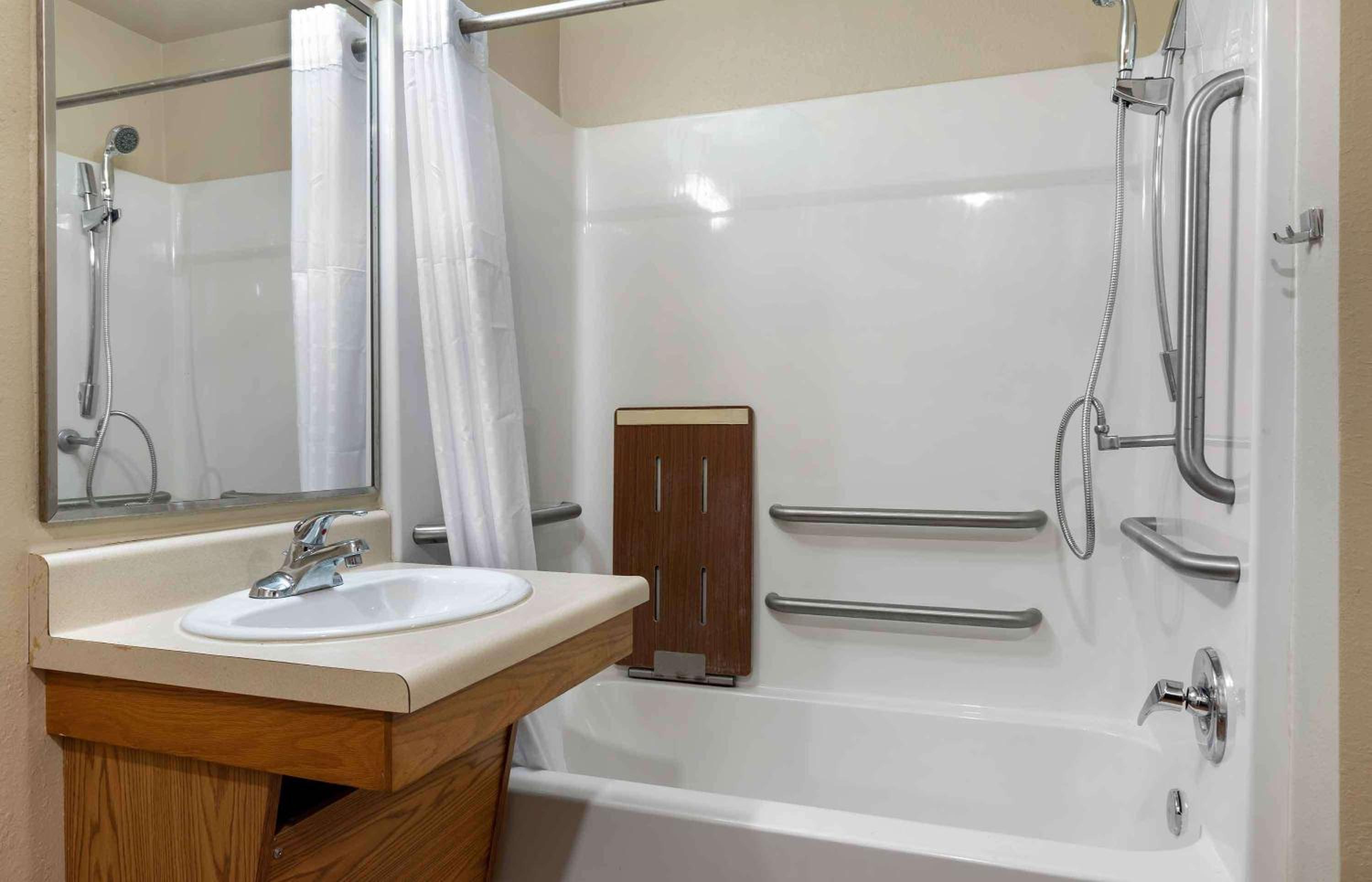 Studio 6 Extended Stay Shreveport Airport LA