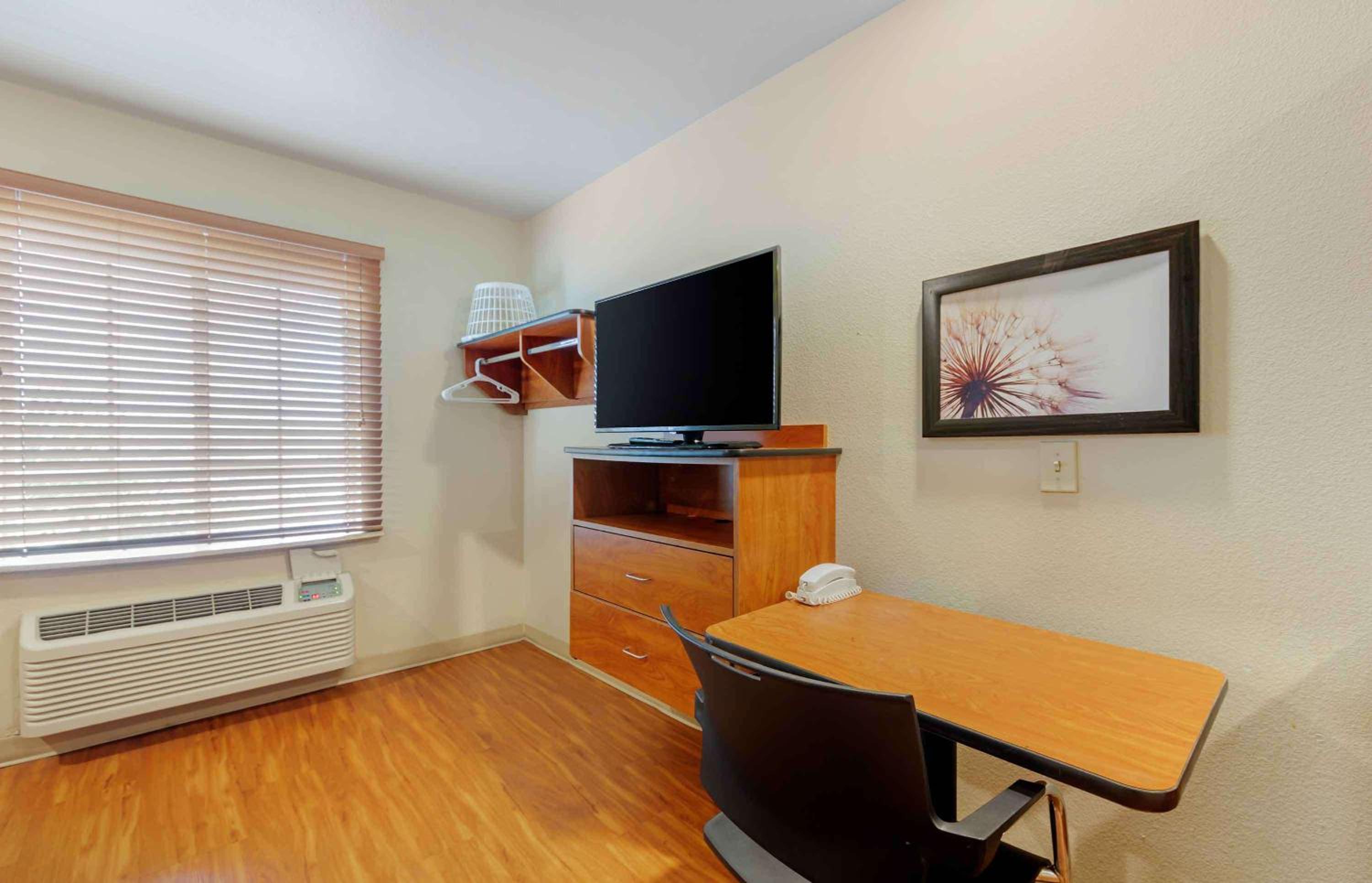 Fort Lauderdale Vacations - Extended Stay America Select Suites - Fort Lauderdale - Airport - West - Property Image 2