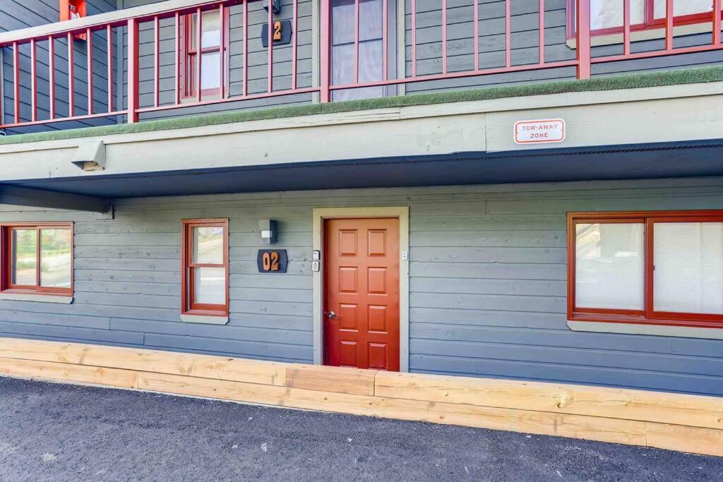 Hotel Cozy Ski Condo + Hot Tub + Fireplace + Heated Pool - Image 1