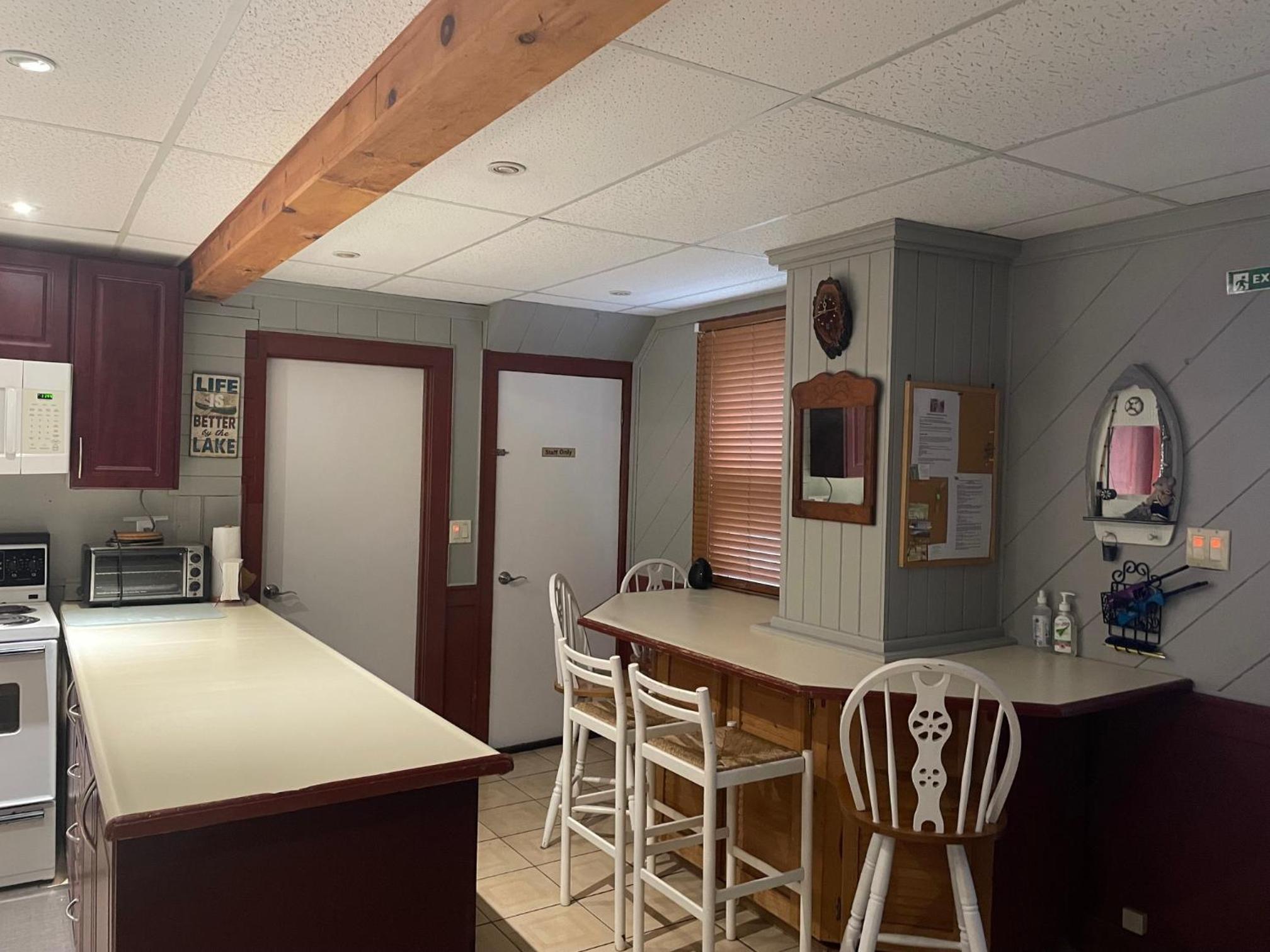 4 Bedroom Cottage on Manitoulin Island Next to Sand Beaches!