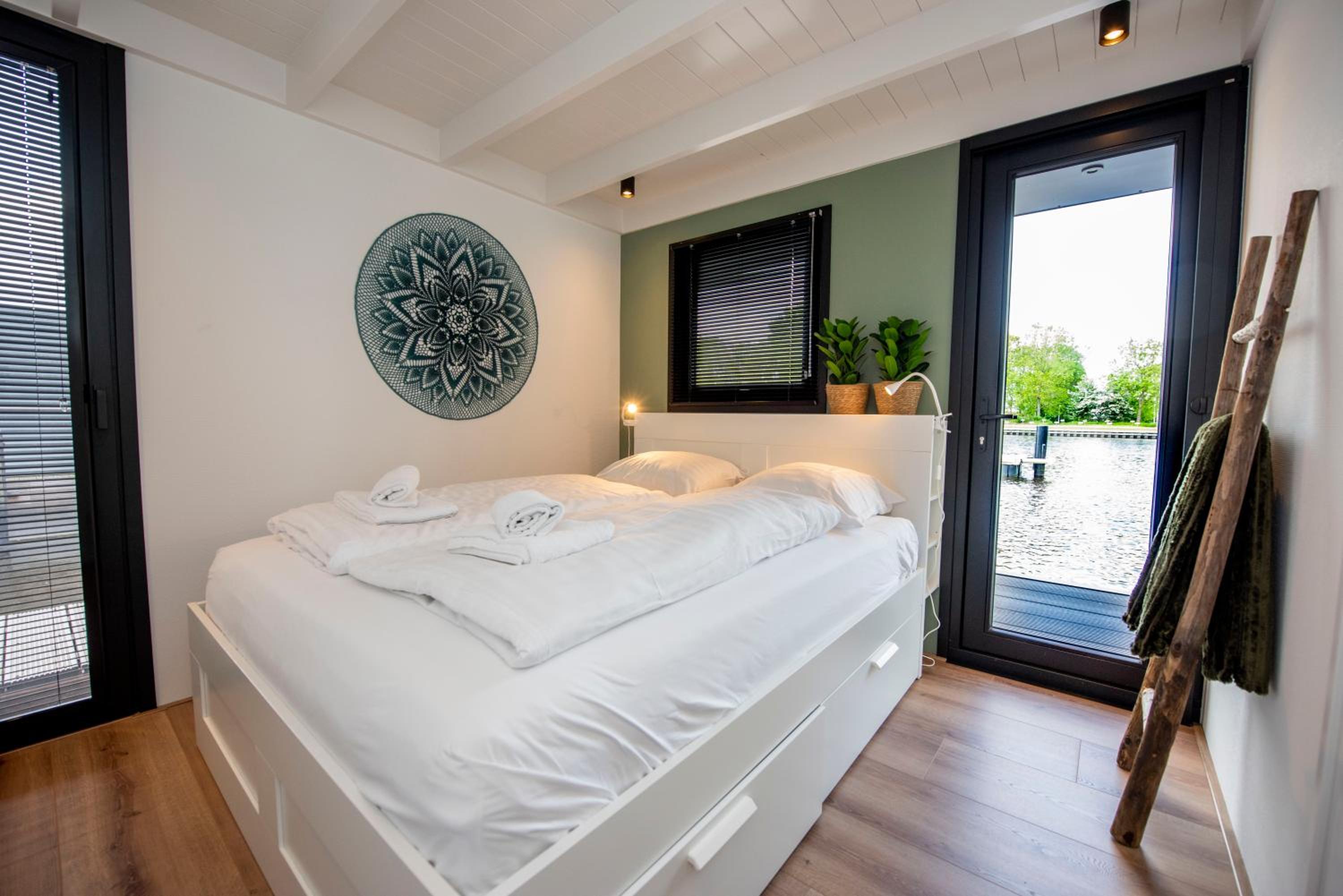 Vakantiewoonboot De Waterparel