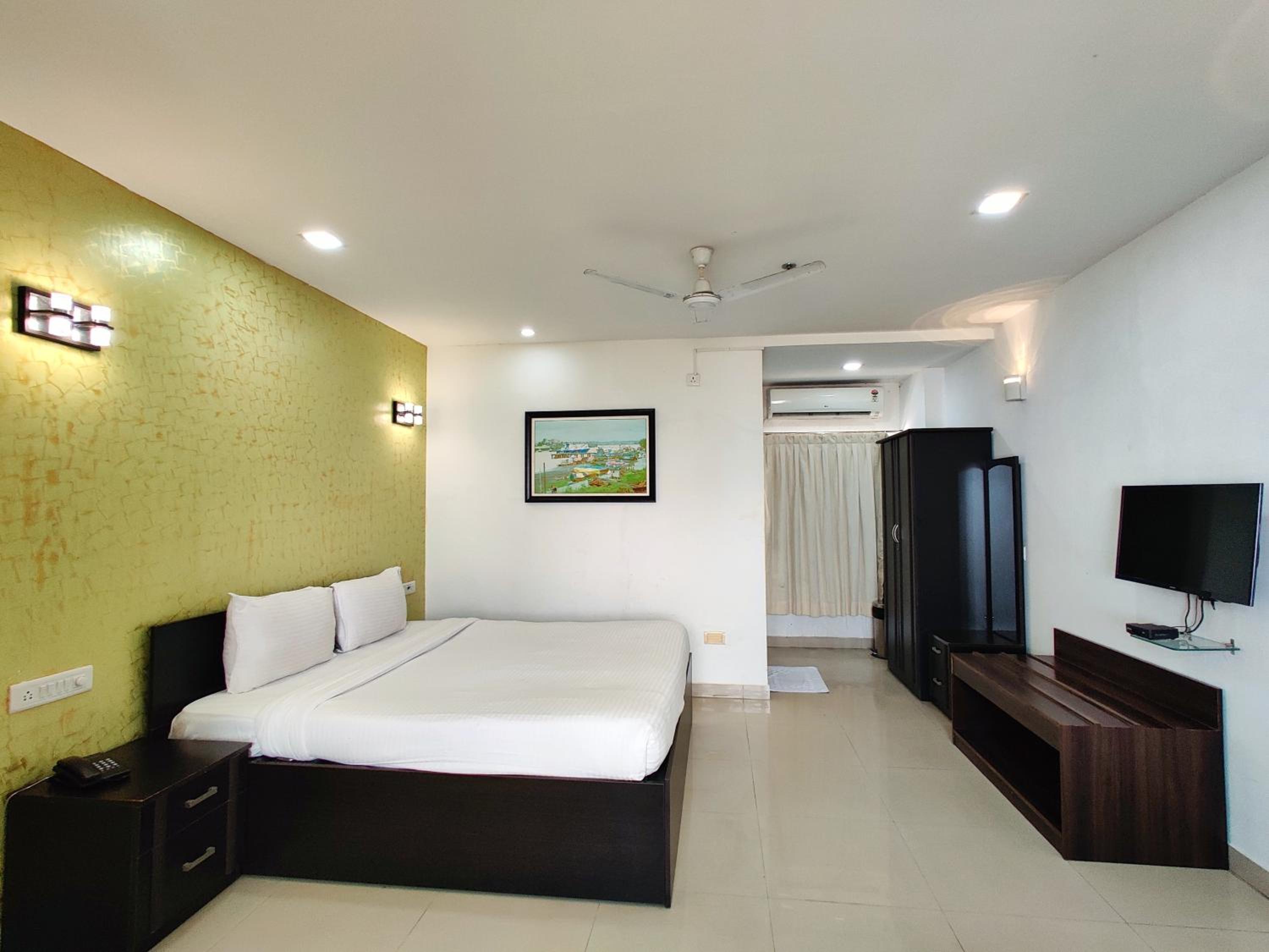 Golden Chariot Hotel Daman view 4