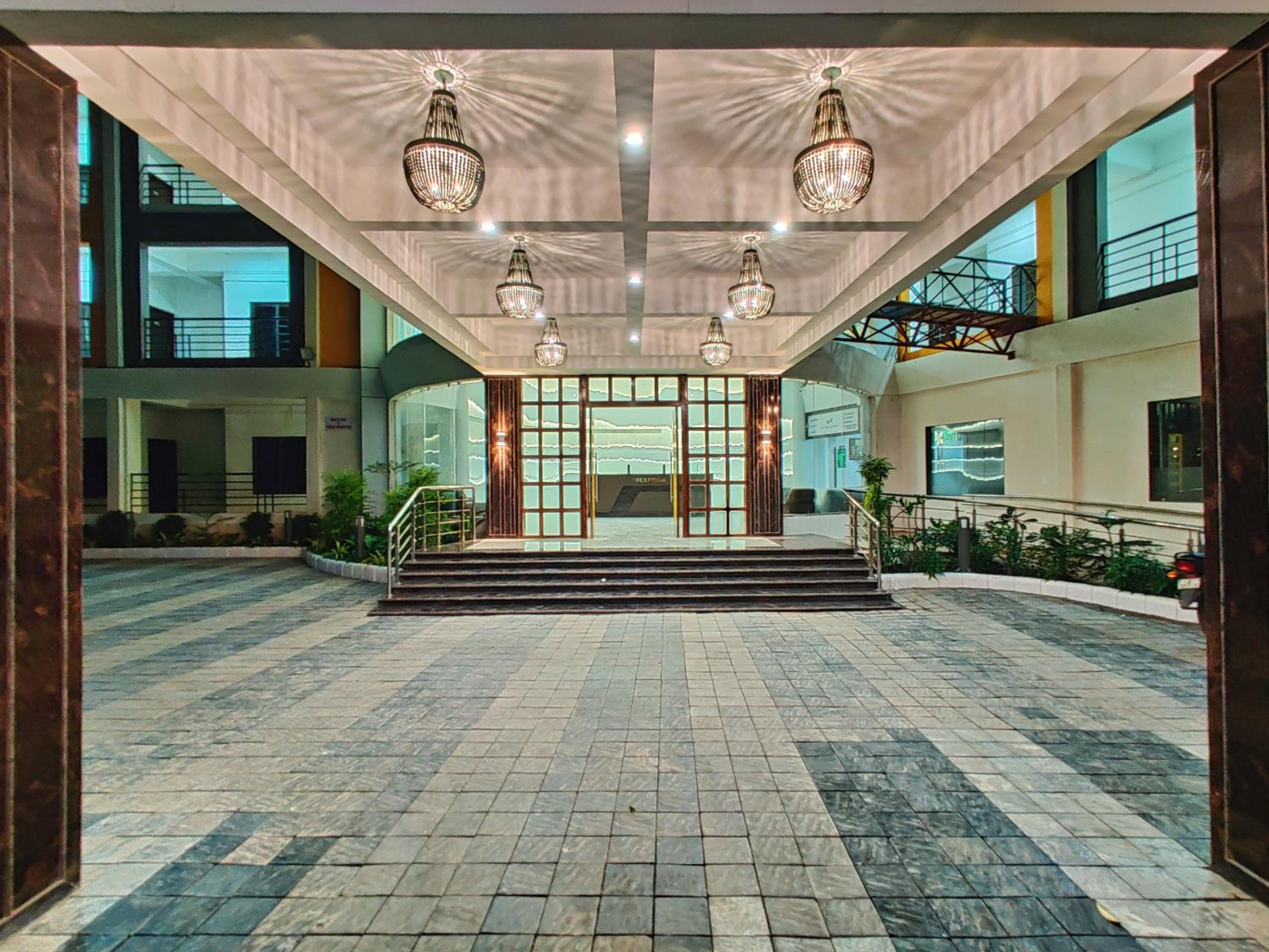 Golden Chariot Hotel Daman view 3