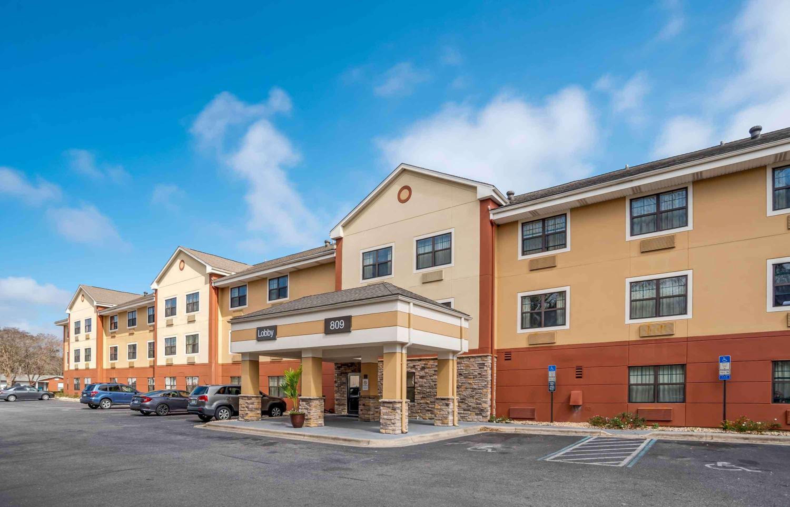 Hotel Extended Stay America Suites - Pensacola - University Mall - Image 1