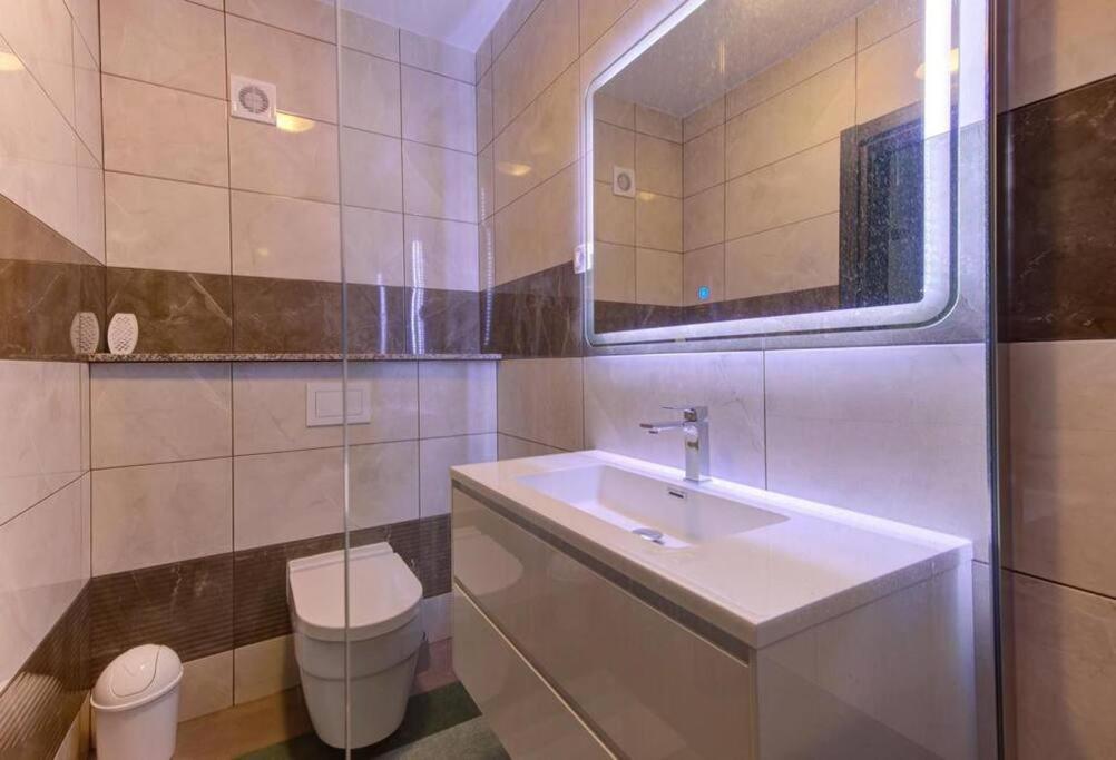 Vera - Luxury Seafront Apartment