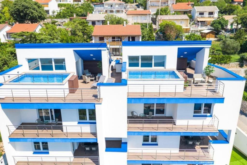 Vera - Luxury Seafront Apartment