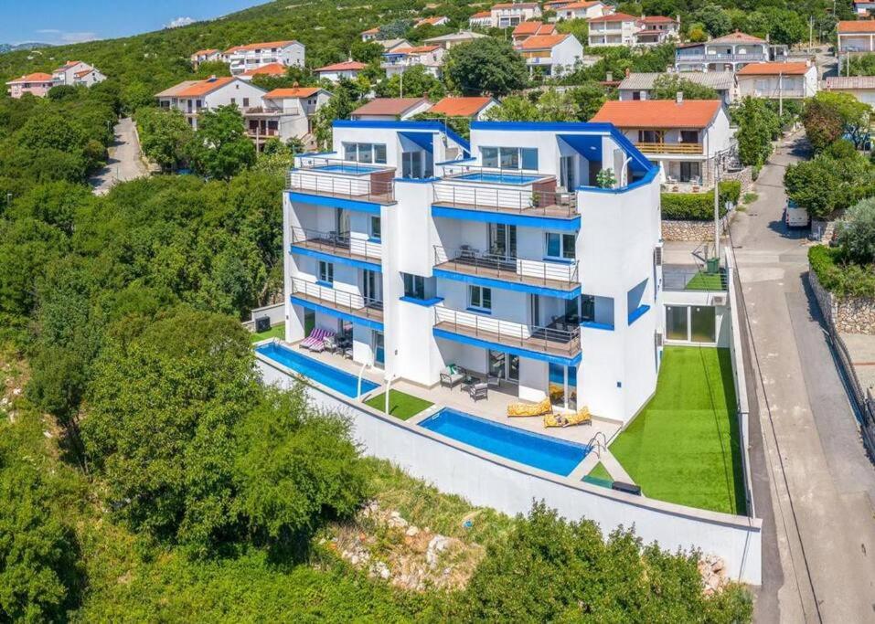 Vera - Luxury Seafront Apartment