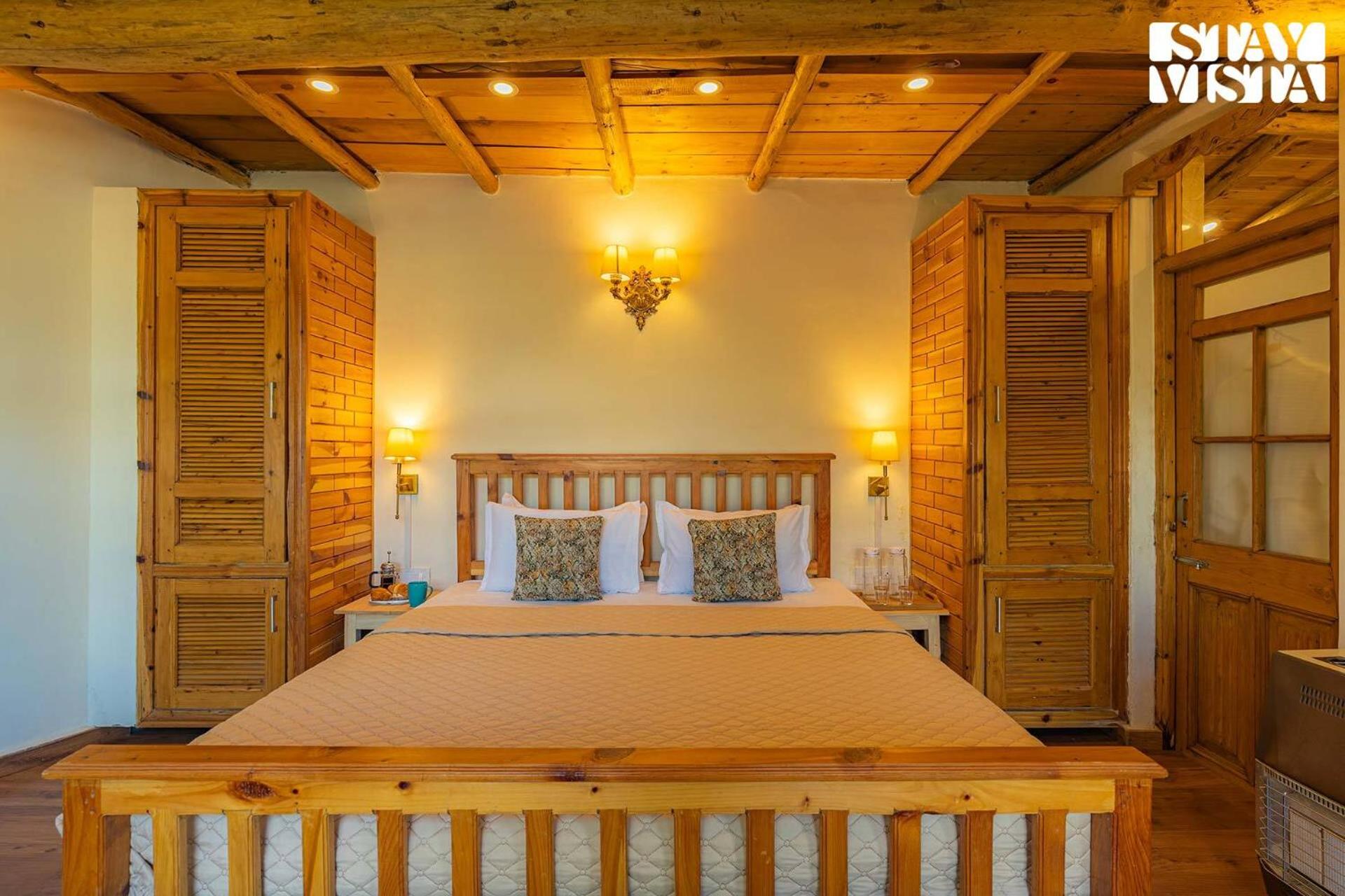 StayVista at Rosemary Cottage 2BR Villa in Manali with Lawn