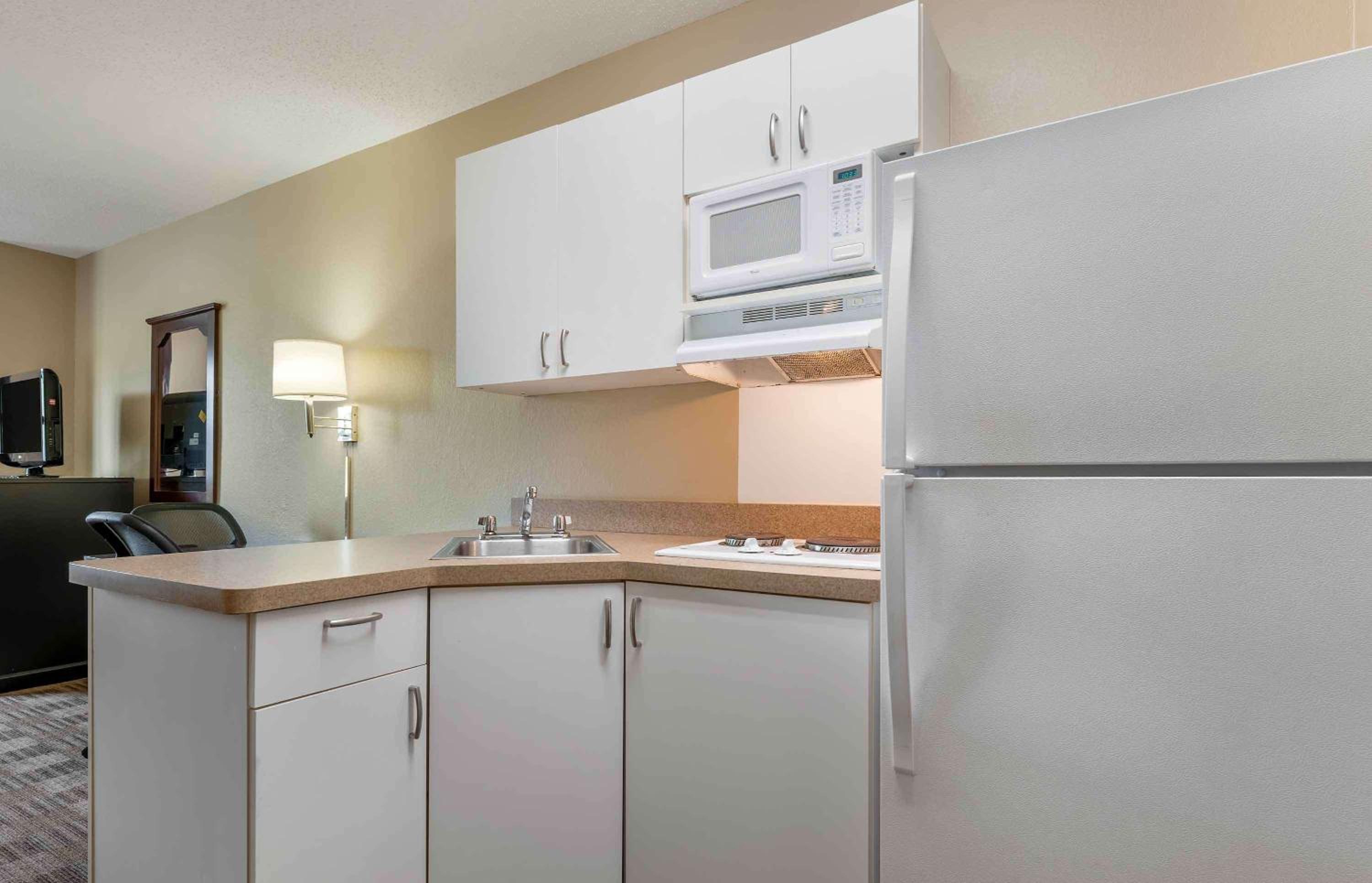 Bloomington Vacations - Extended Stay America Suites - Bloomington - Normal - Property Image 25