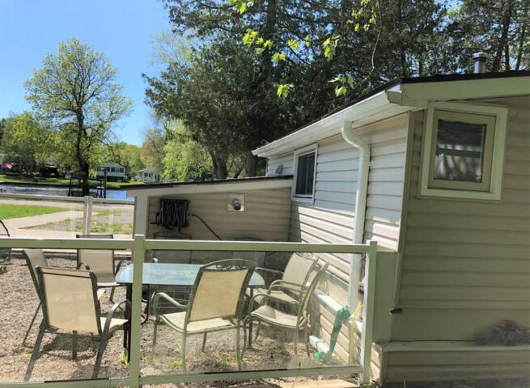 3 Waterfront Cottages on Lake Sparrow - Sleeps 16