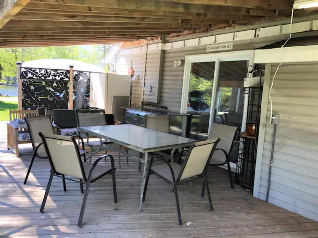3 Waterfront Cottages on Lake Sparrow - Sleeps 16