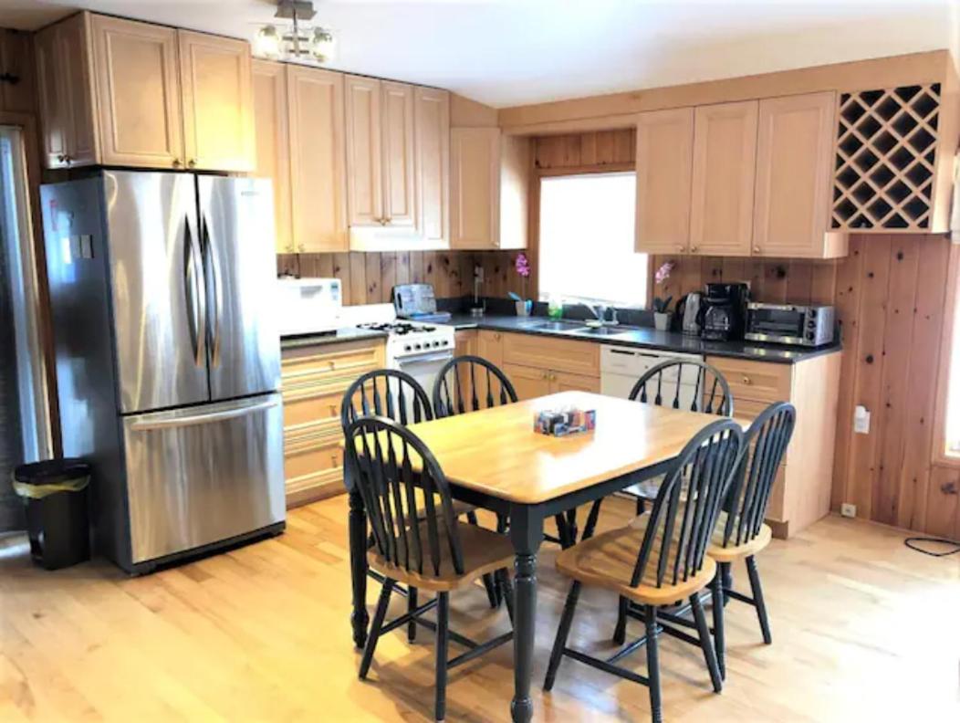 3 Waterfront Cottages on Lake Sparrow - Sleeps 16