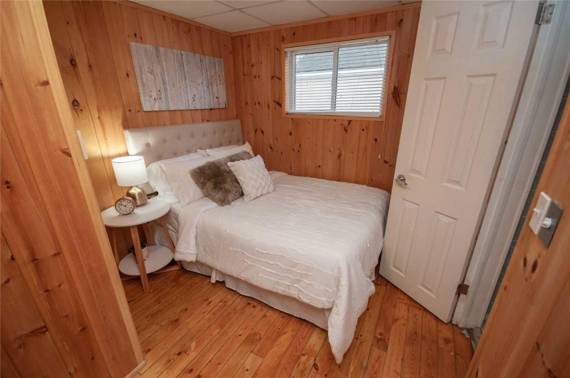 3 Waterfront Cottages on Lake Sparrow - Sleeps 16