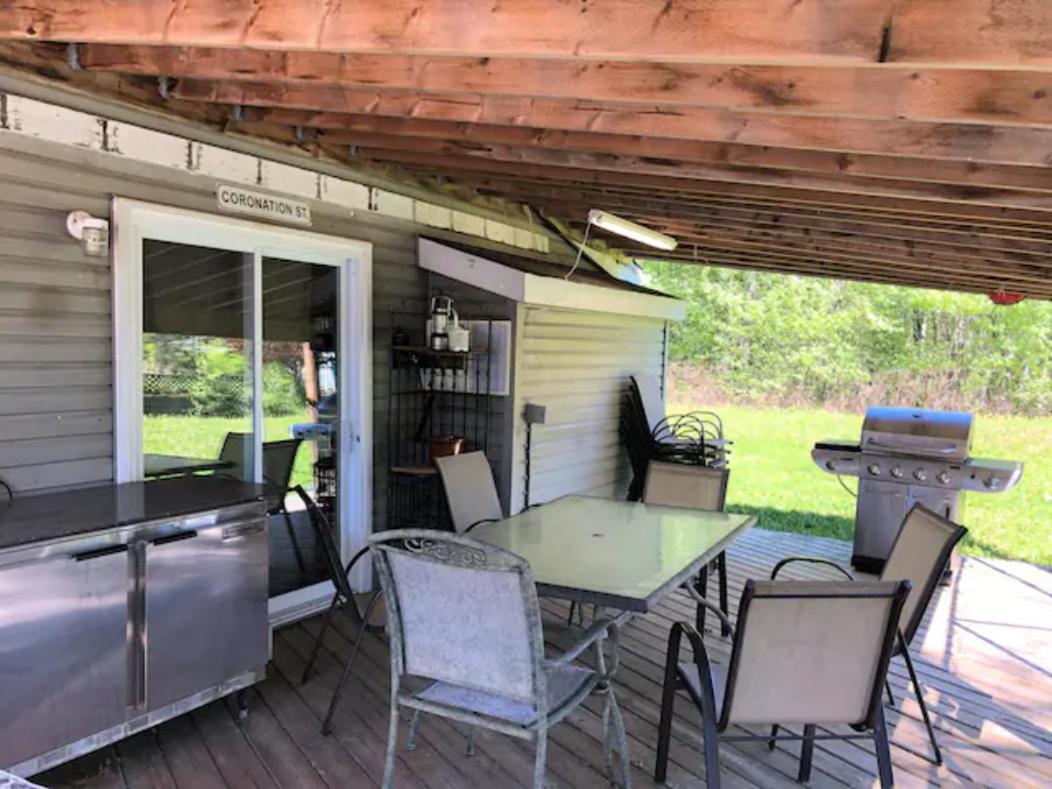 3 Waterfront Cottages on Lake Sparrow - Sleeps 16