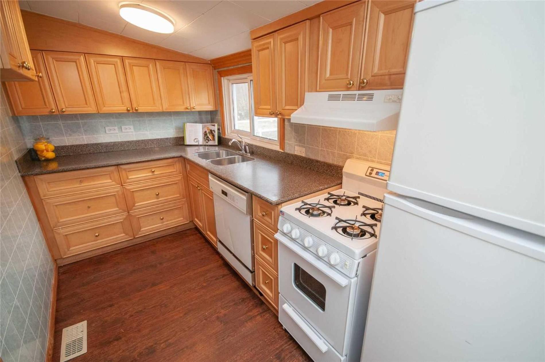 3 Waterfront Cottages on Lake Sparrow - Sleeps 16