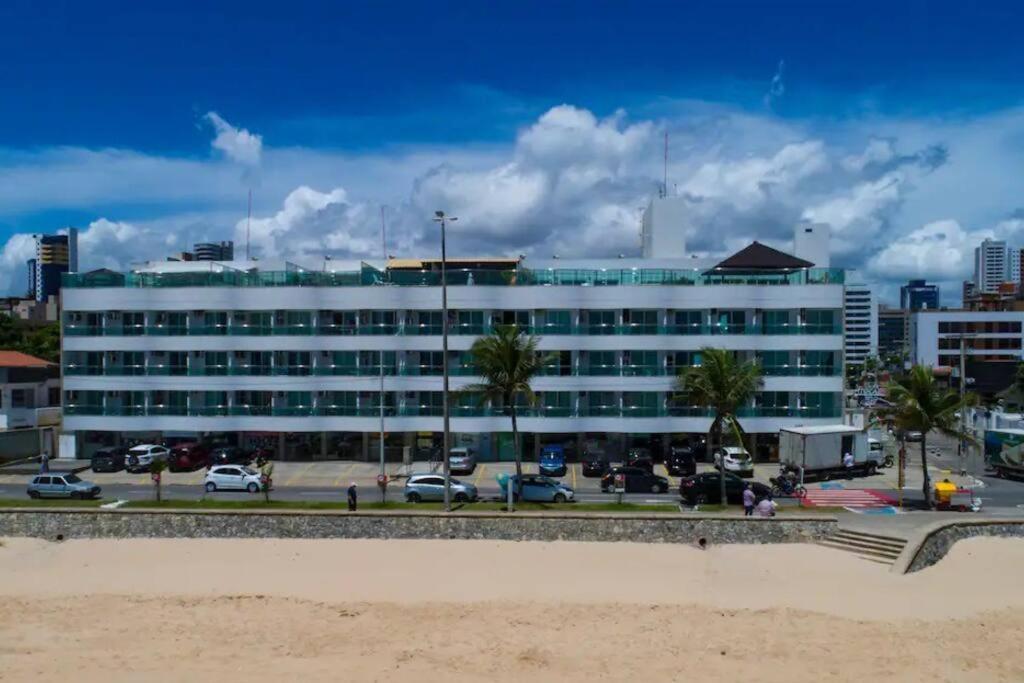 Apto 104 com 1 dormitório na orla Manaíra