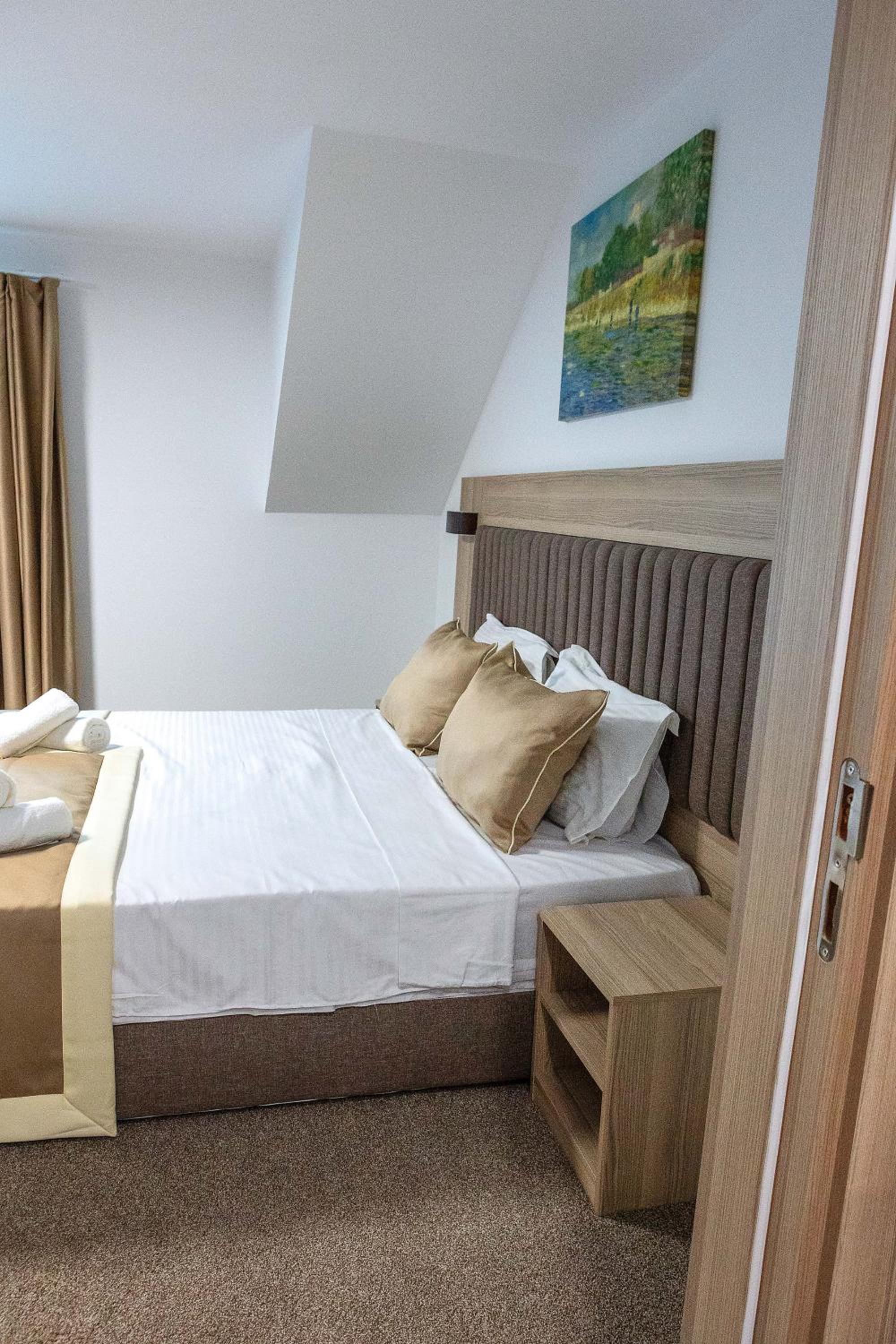 Evelin Deluxe House