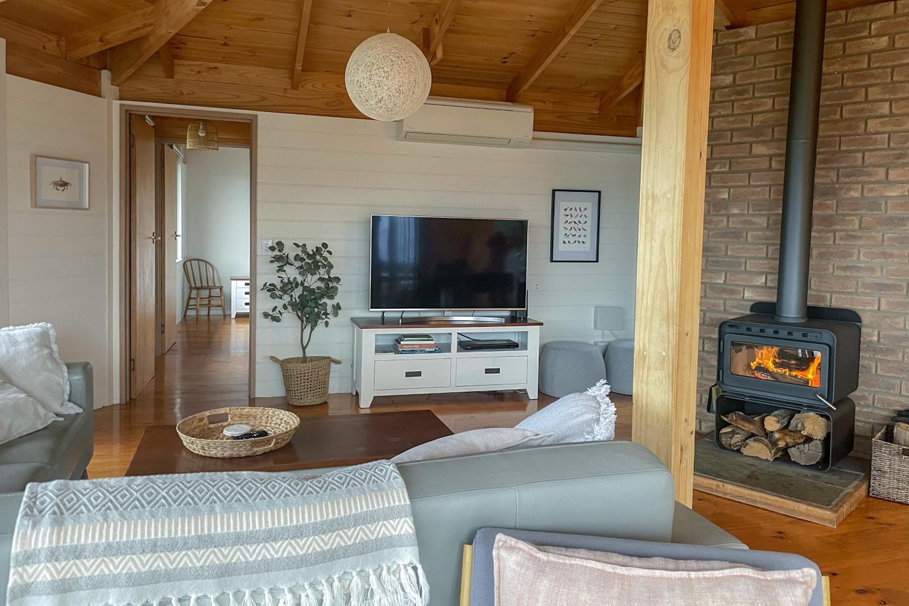 HEXAGON BEACH HOUSE Binalong Bay of Fires Views