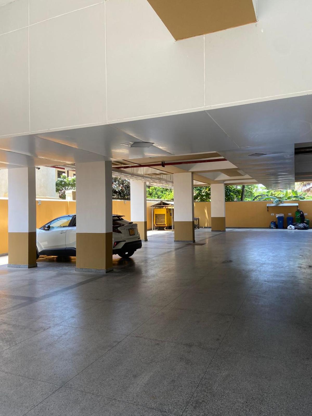 Modern luxury Condo,3 bedroom and 3 bathrooms view 4