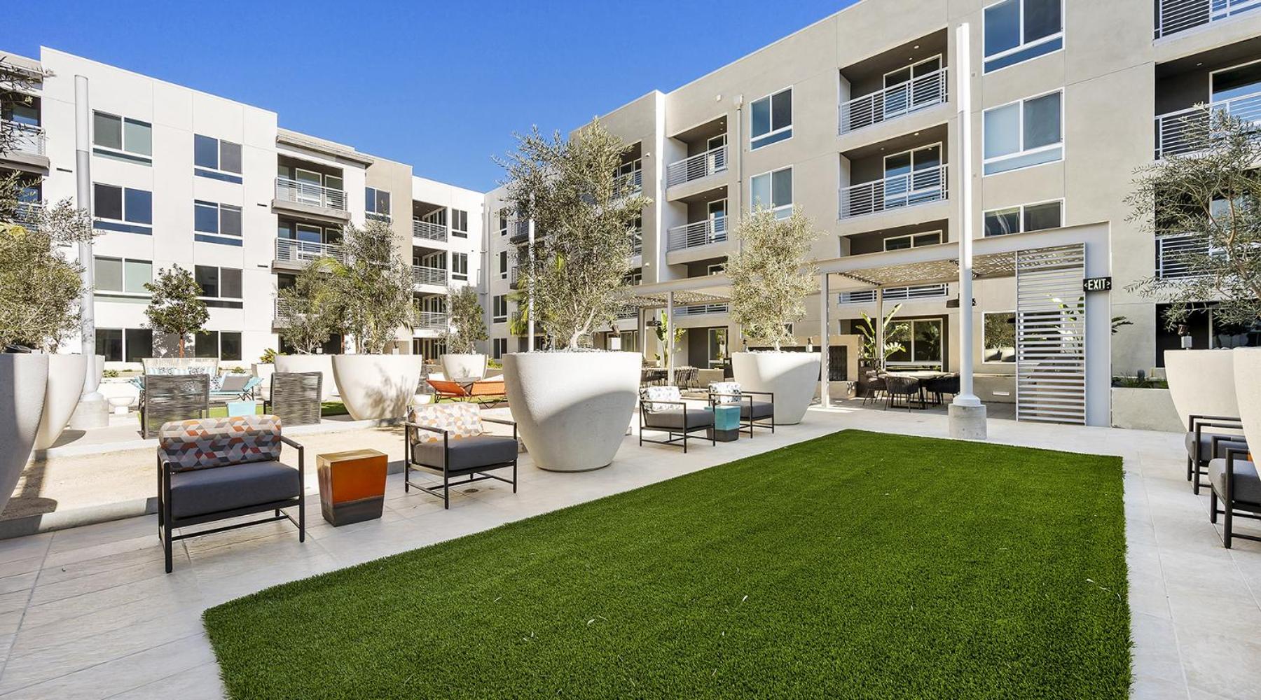 Global Luxury Suites Irvine view 2