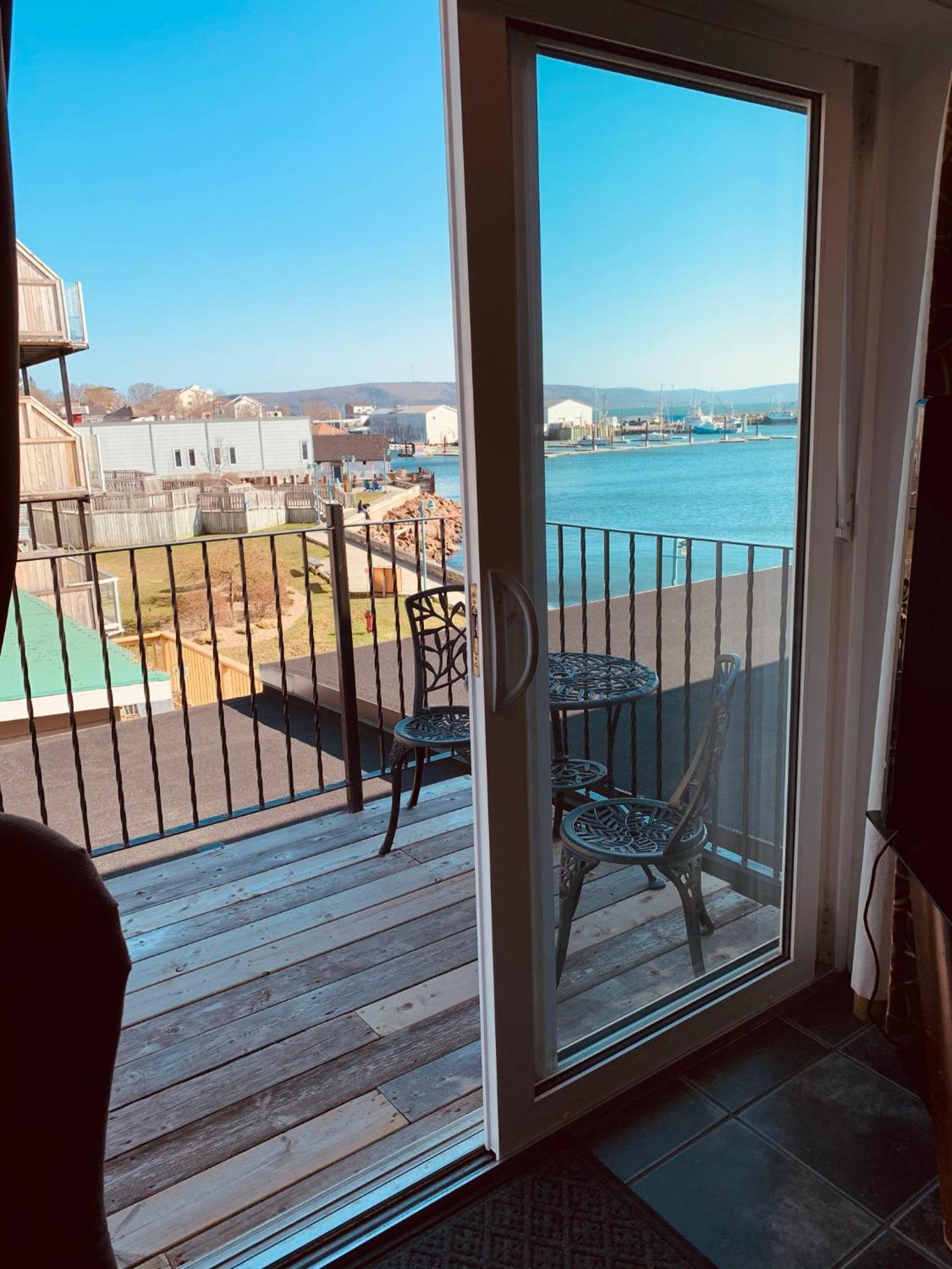 Dockside Suites
