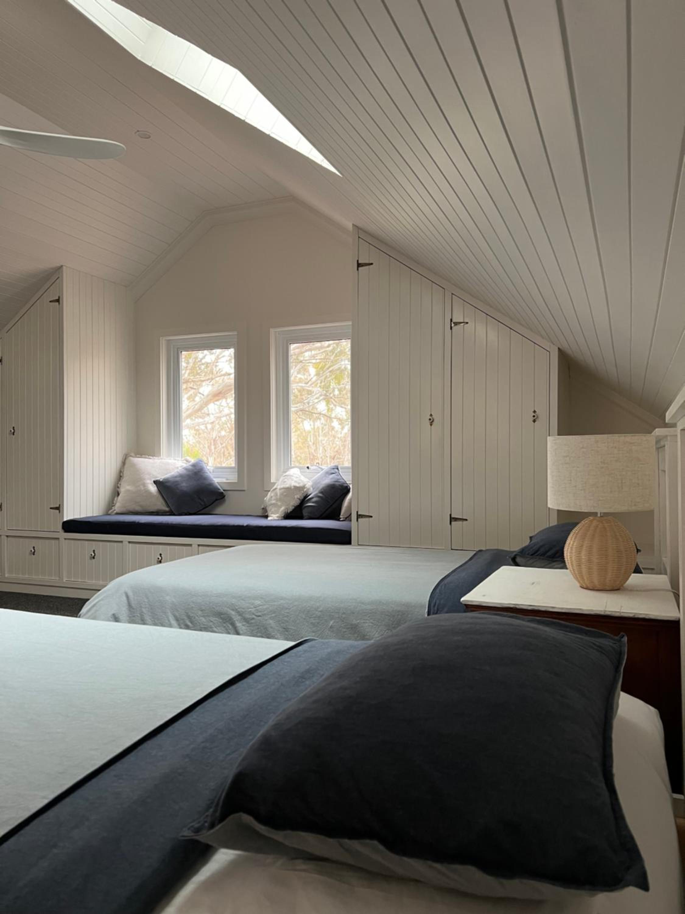 Summit House Armidale - 2 or 4 Bedrooms