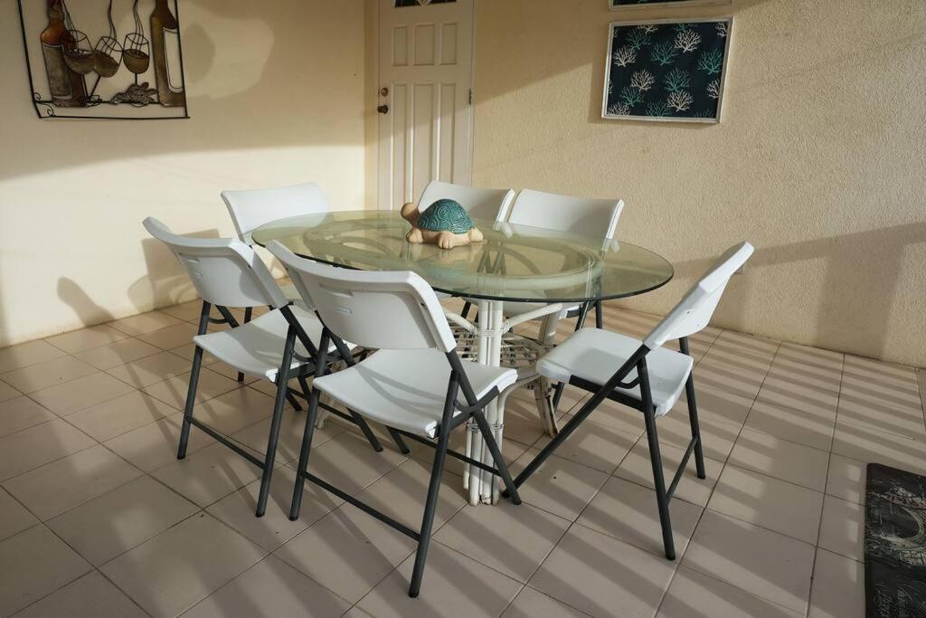 3 bedrooms luxurious pool house centrally located close to everything