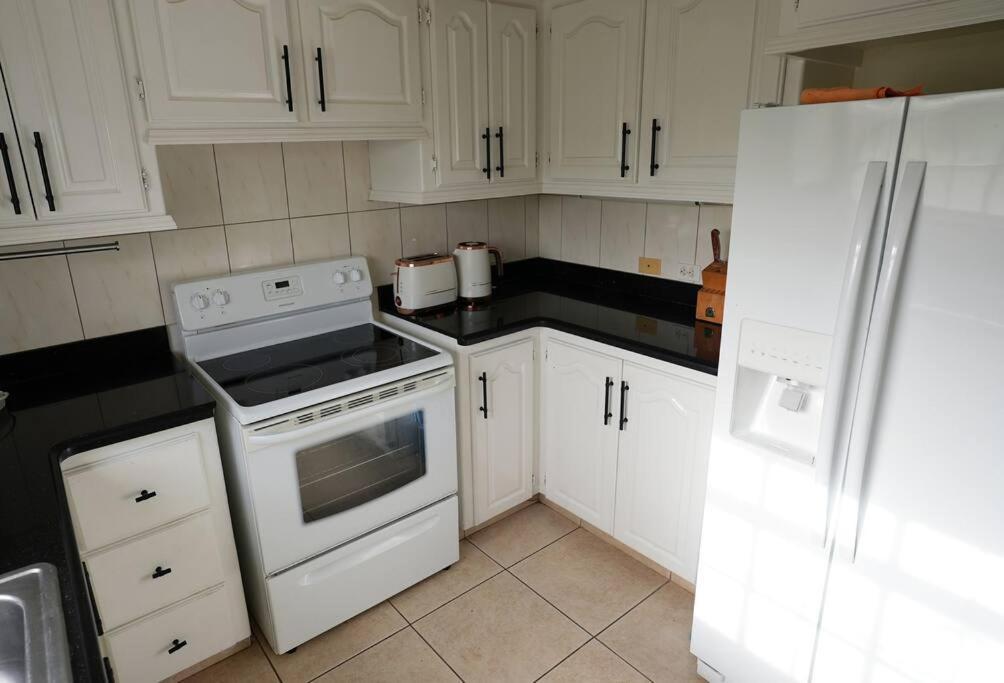 3 bedrooms luxurious pool house centrally located close to everything